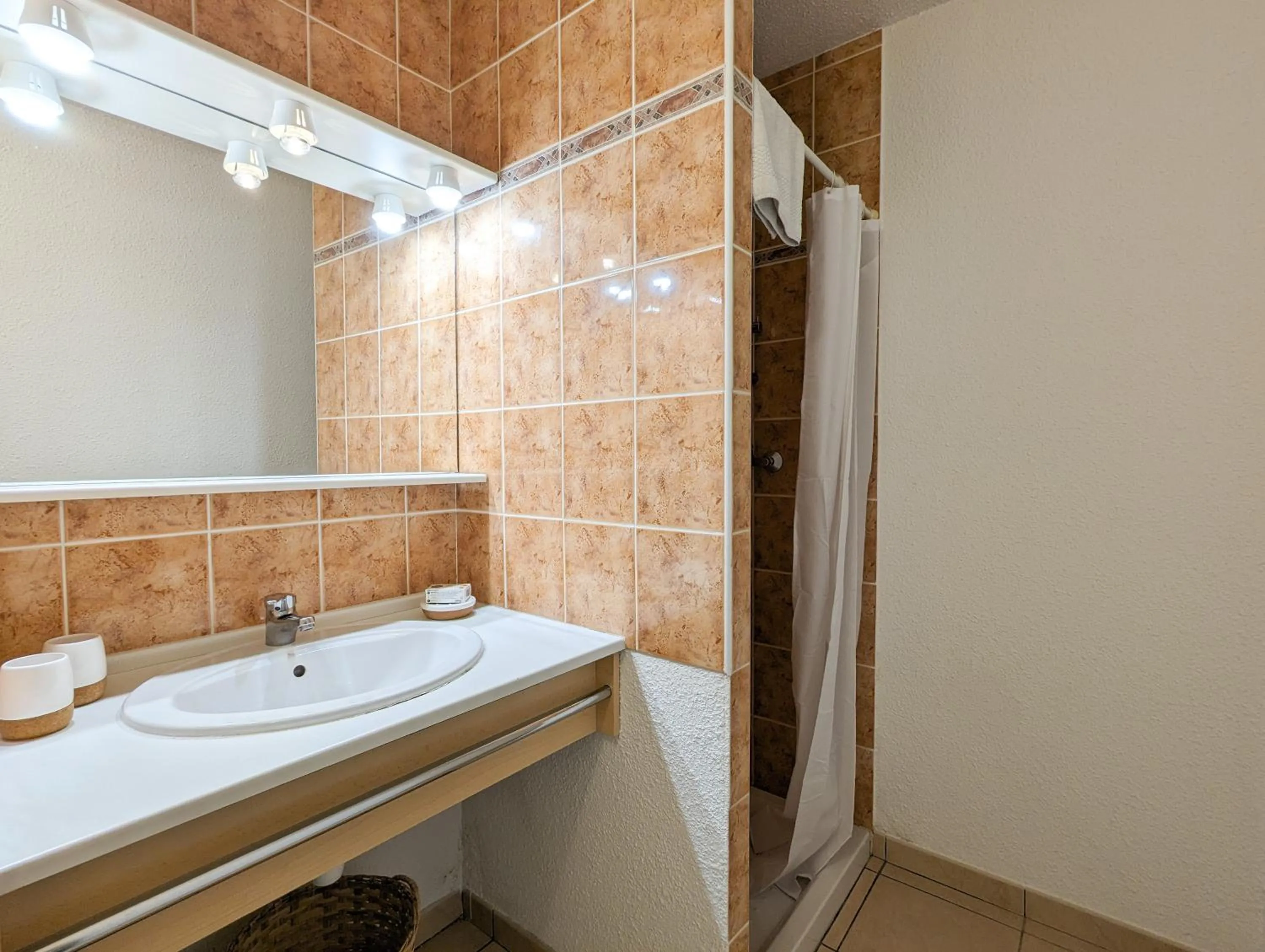 Shower in Résidence Au Pitot, Biscarrosse-Plage