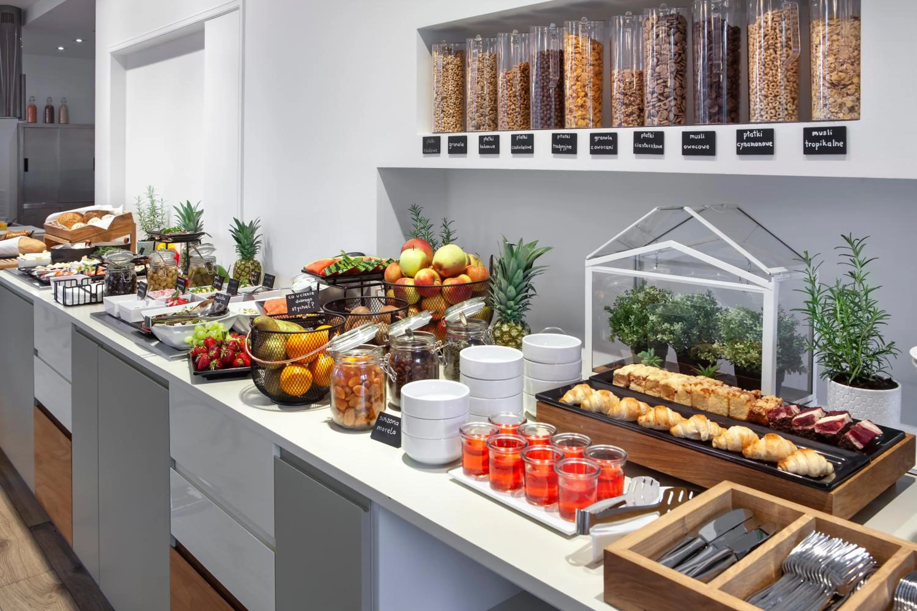Breakfast in Sea Premium Apartments - Destigo Hotels