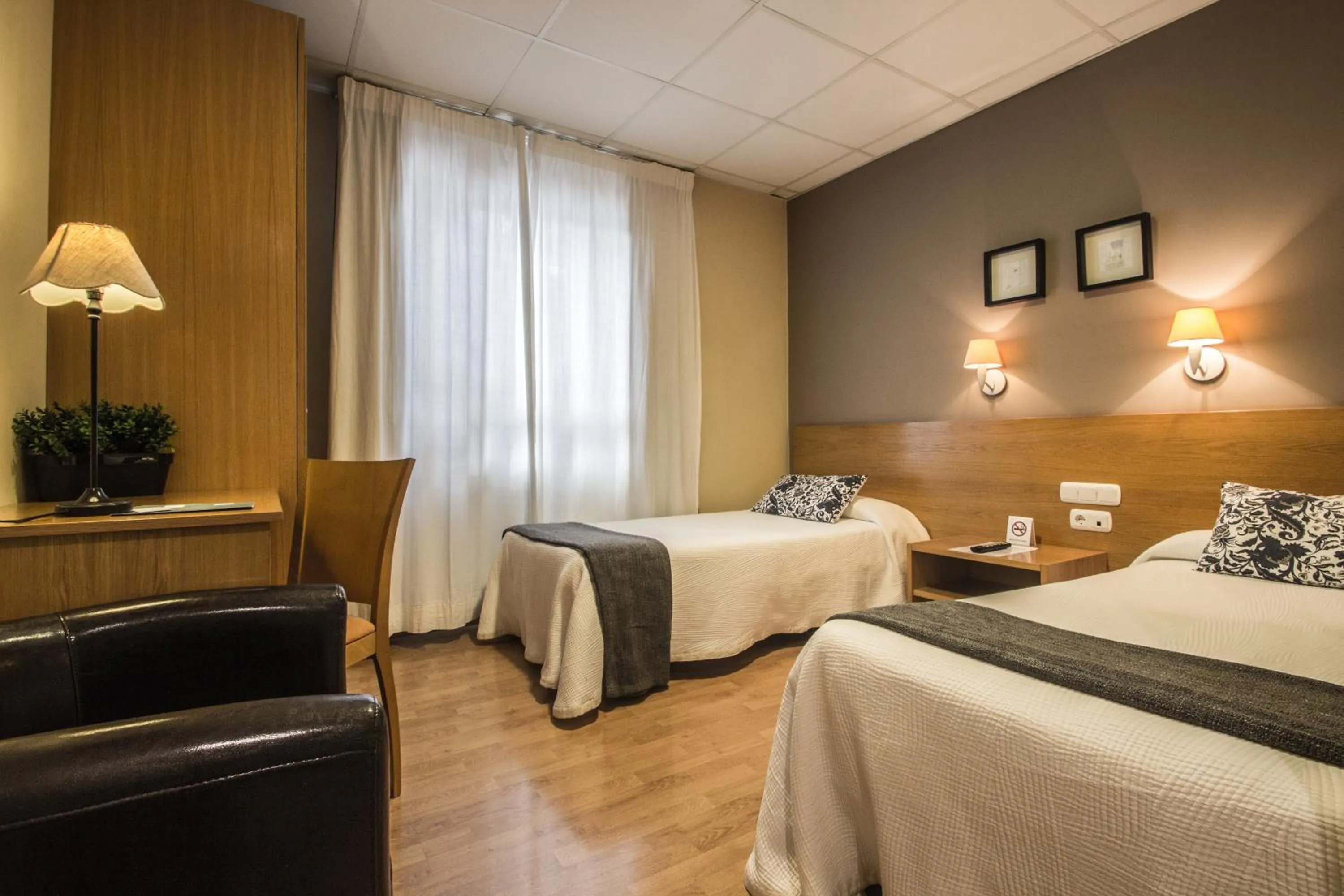 Bedroom, Bed in Hotel Casa Jacinto Pamplona