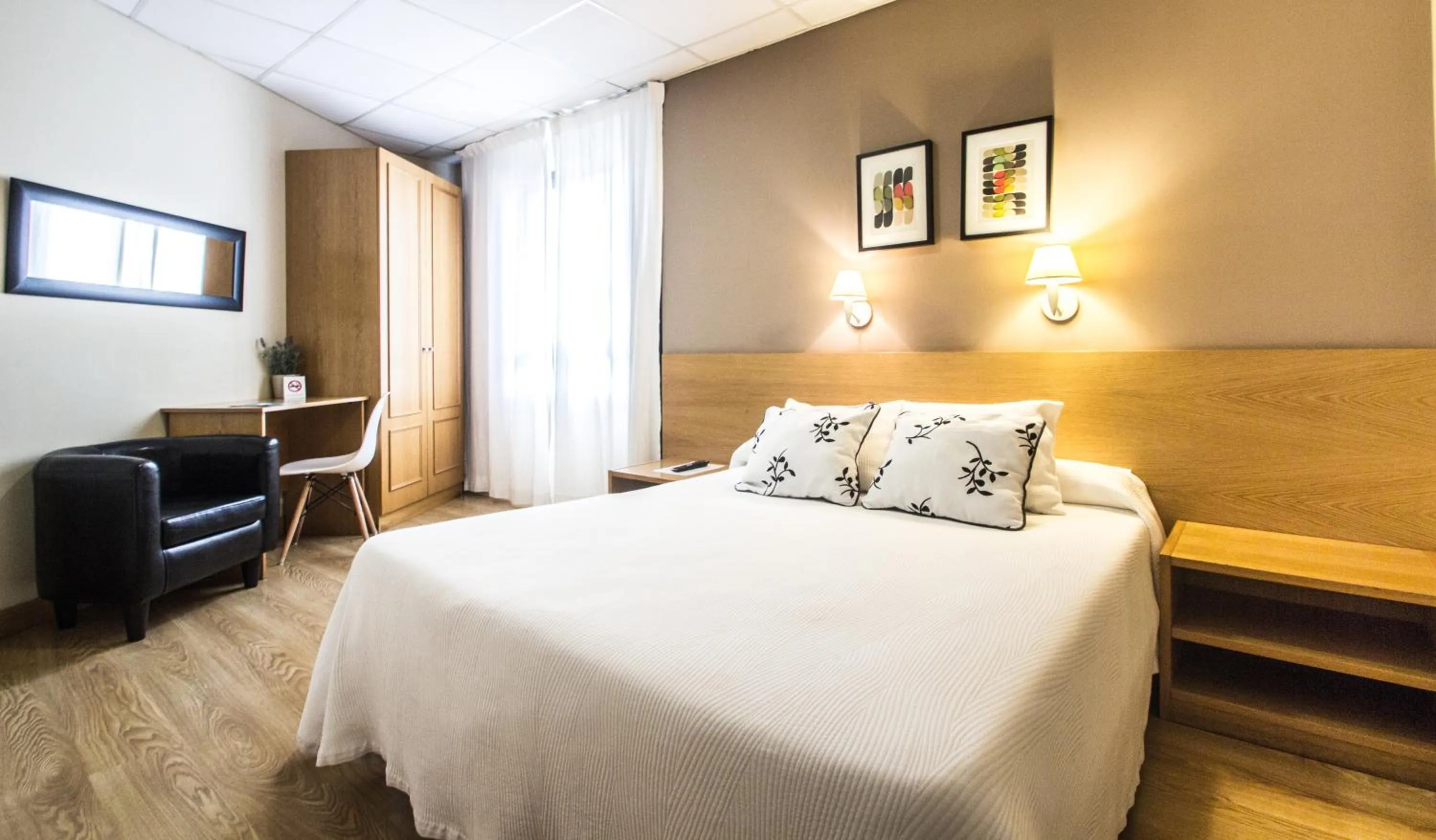 Bedroom, Bed in Hotel Casa Jacinto Pamplona