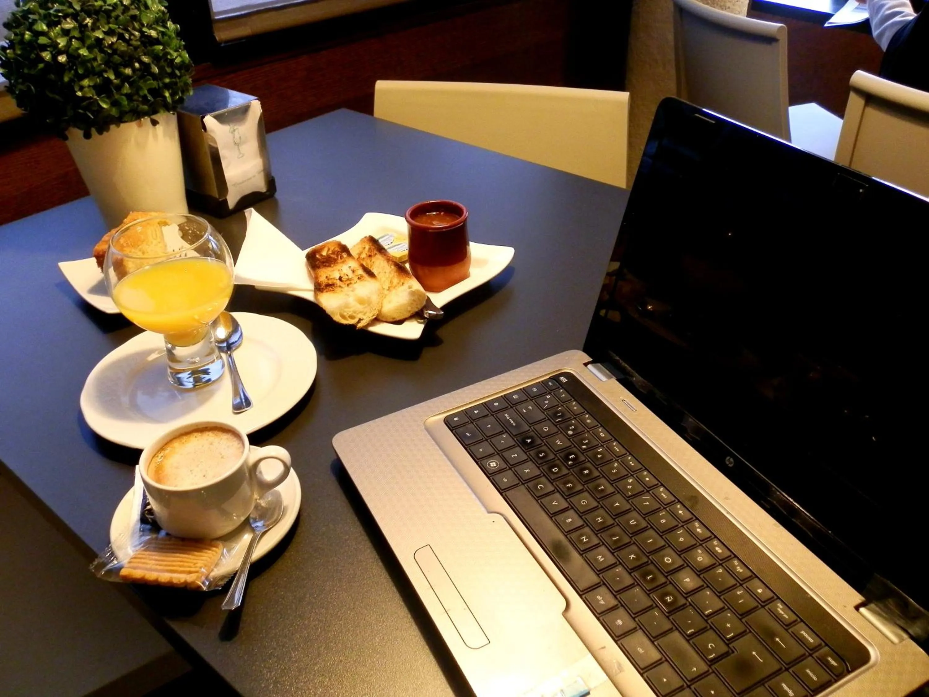 Restaurant/places to eat in Hotel Casa Jacinto Pamplona