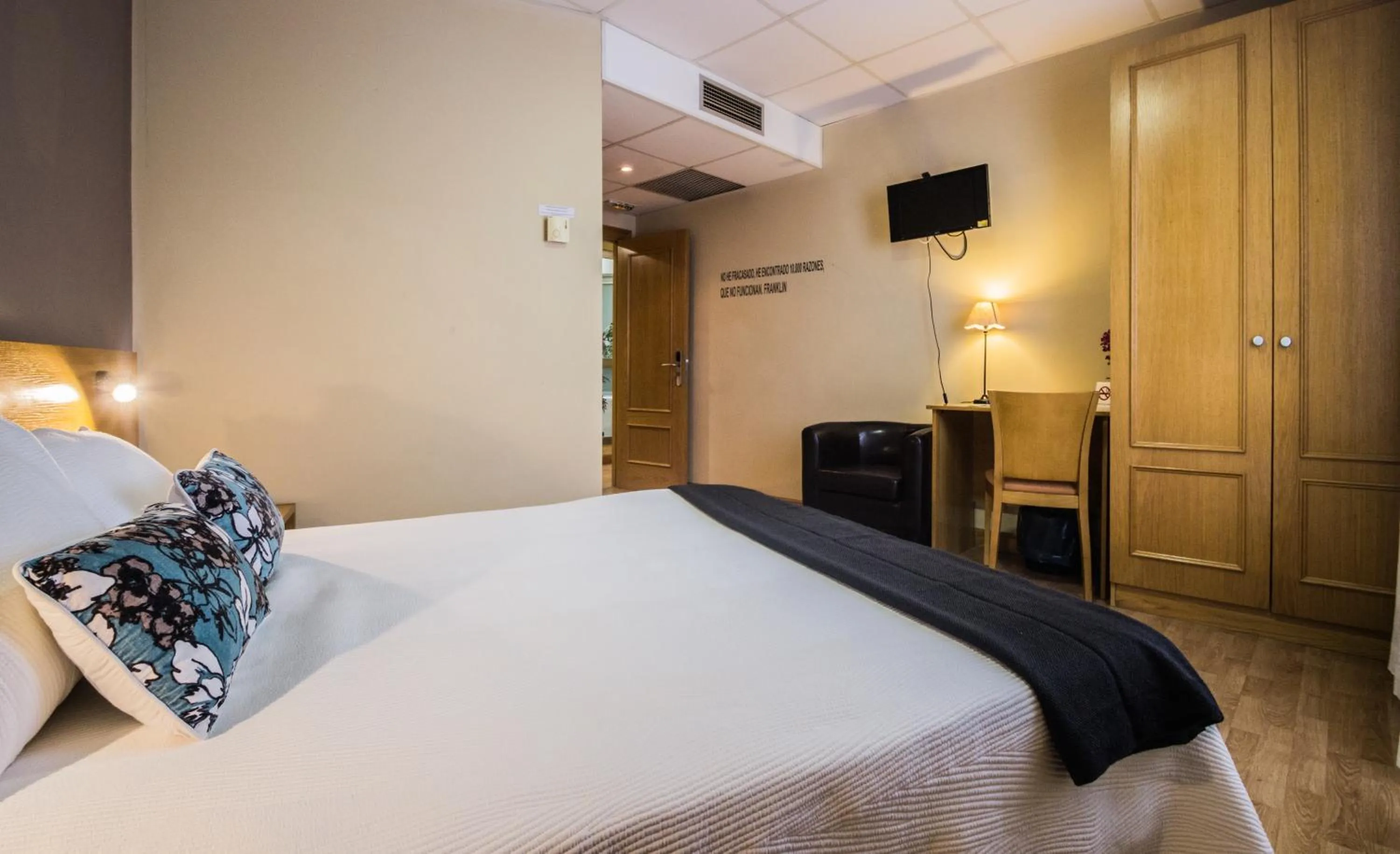 Bedroom, Bed in Hotel Casa Jacinto Pamplona