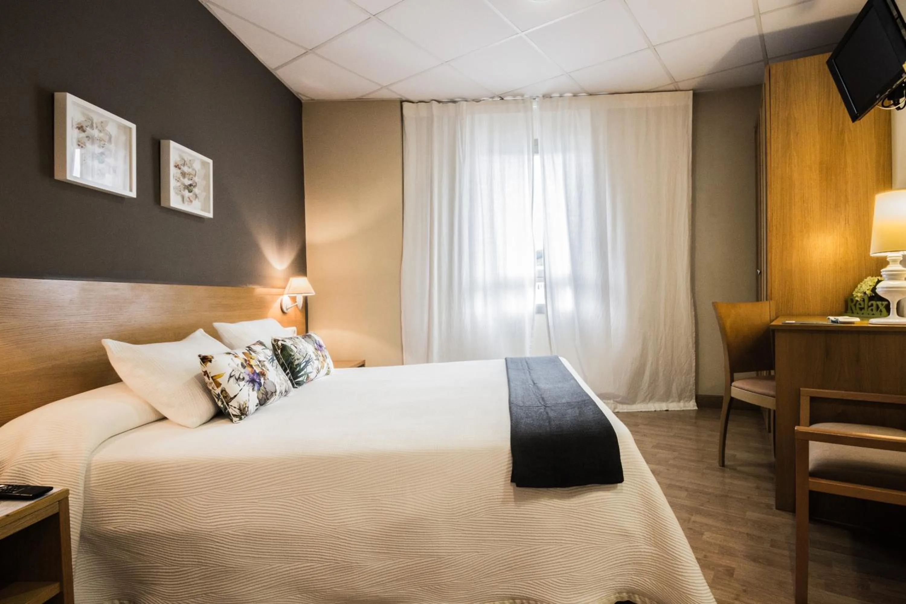 Bedroom, Bed in Hotel Casa Jacinto Pamplona