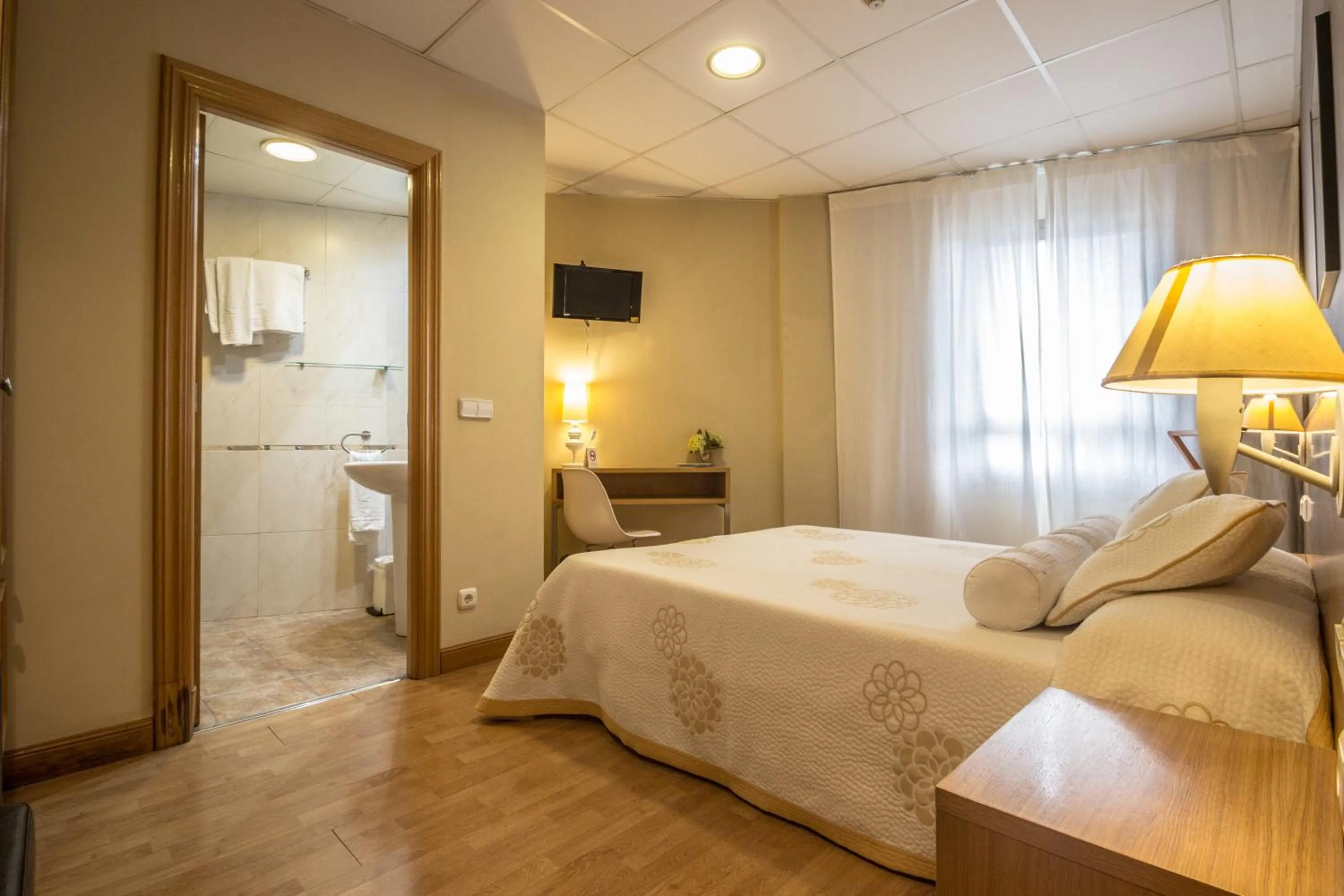 Bedroom, Bed in Hotel Casa Jacinto Pamplona