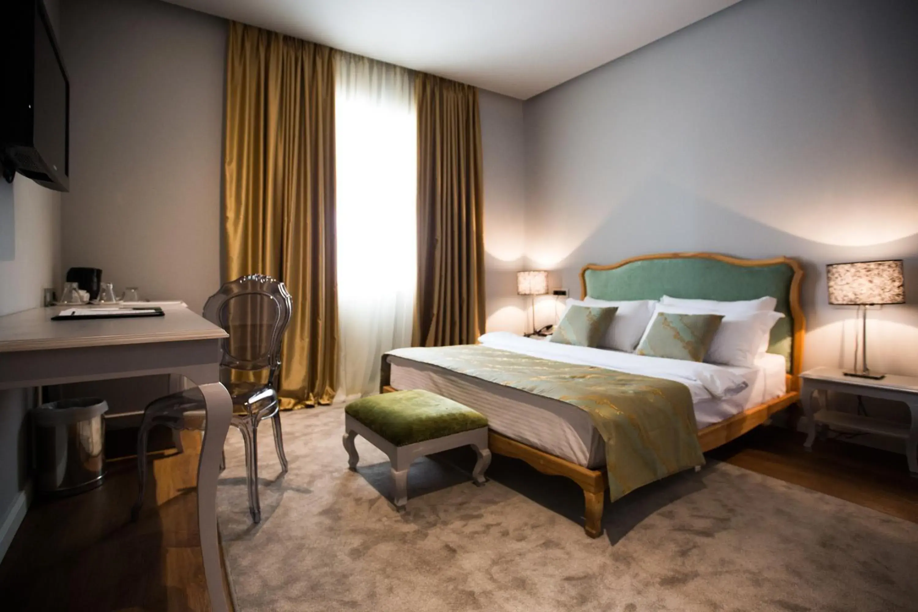 Bedroom, Bed in Classic Hotel Bedroom, Bed in Classic Hotel