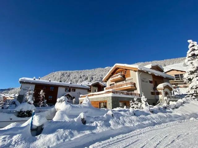 Property building in Hotelino Petit Chalet