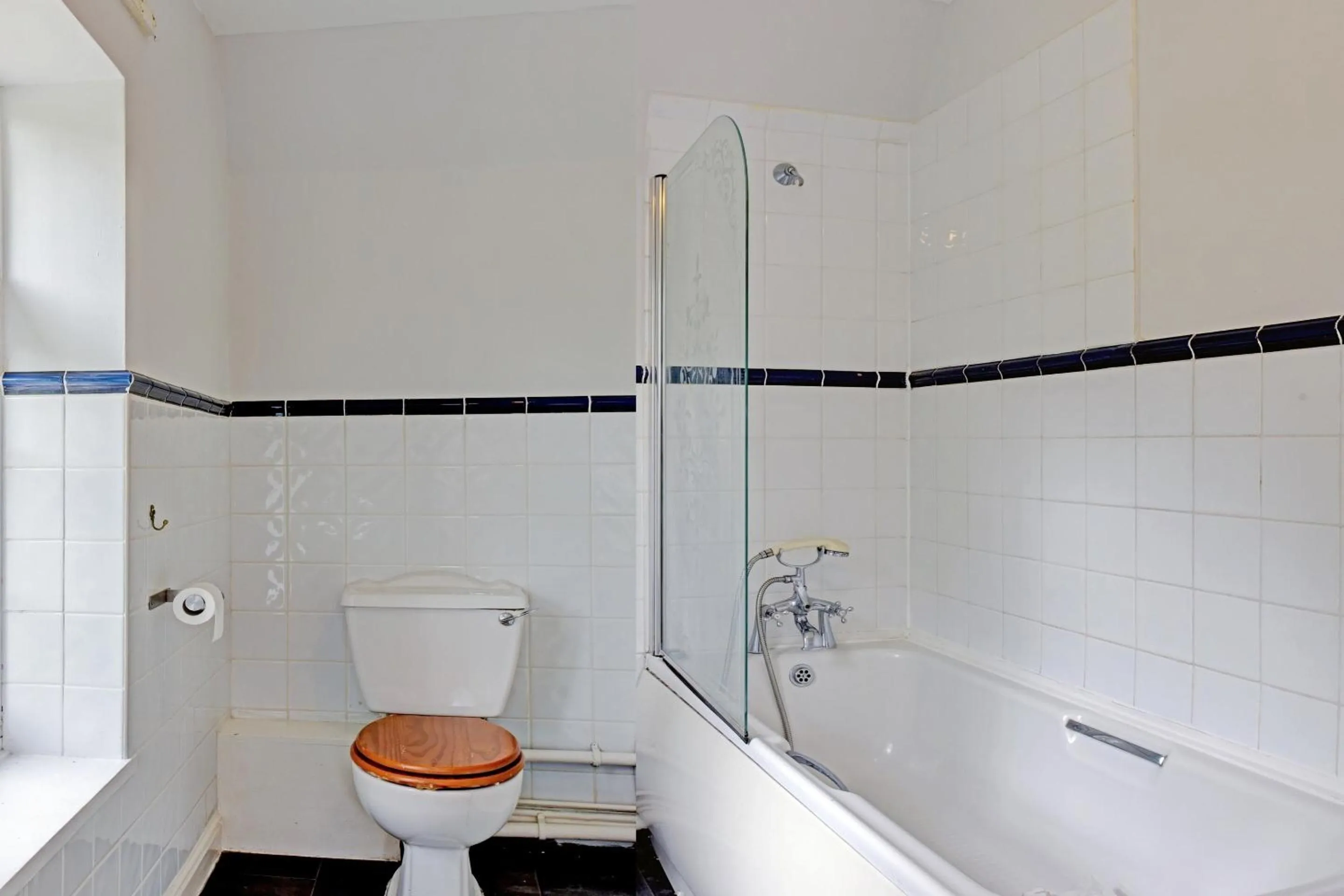 Bathroom in The Gables Hotel, Birmingham Airport