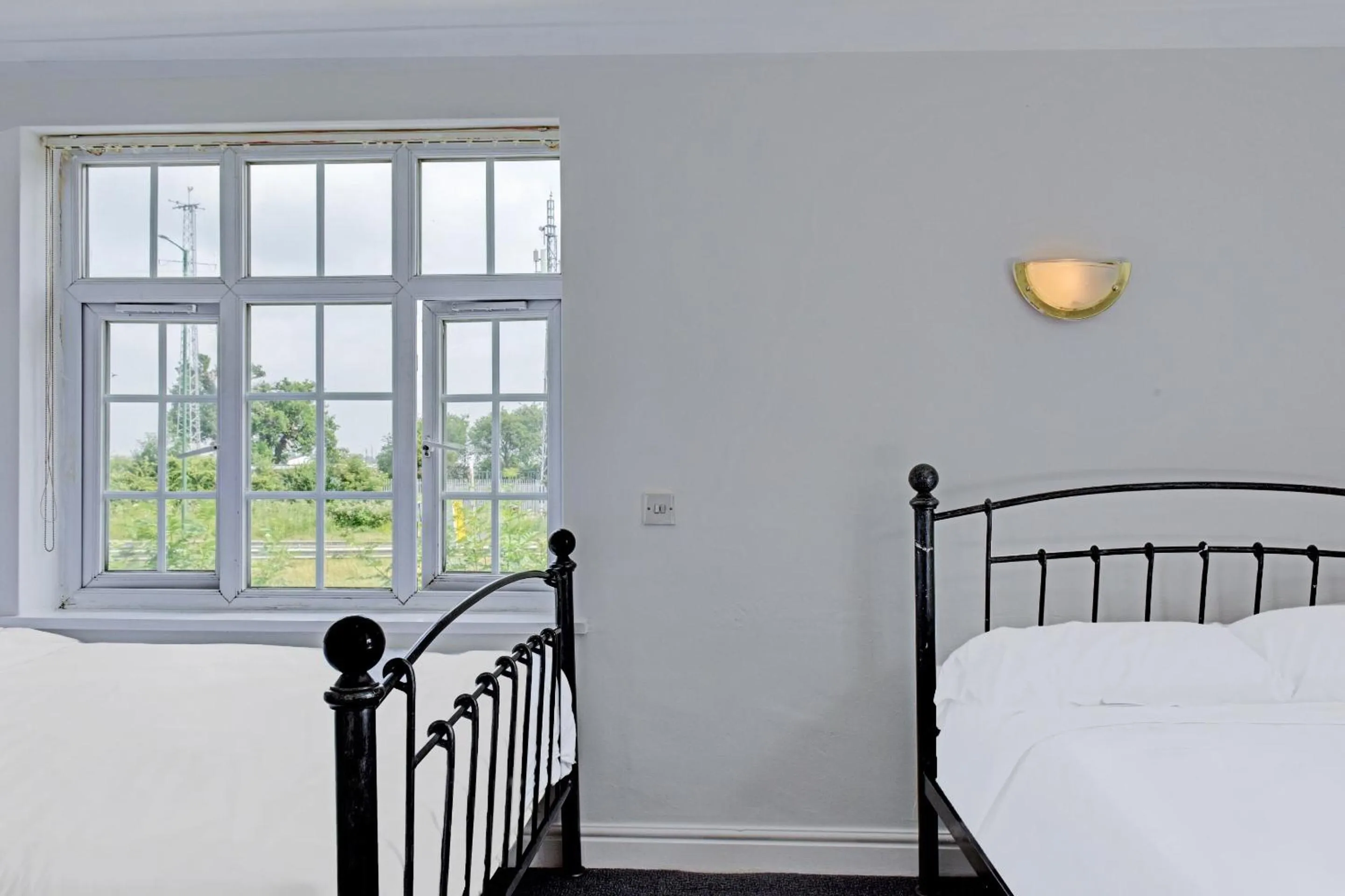 Bedroom, Bed in The Gables Hotel, Birmingham Airport