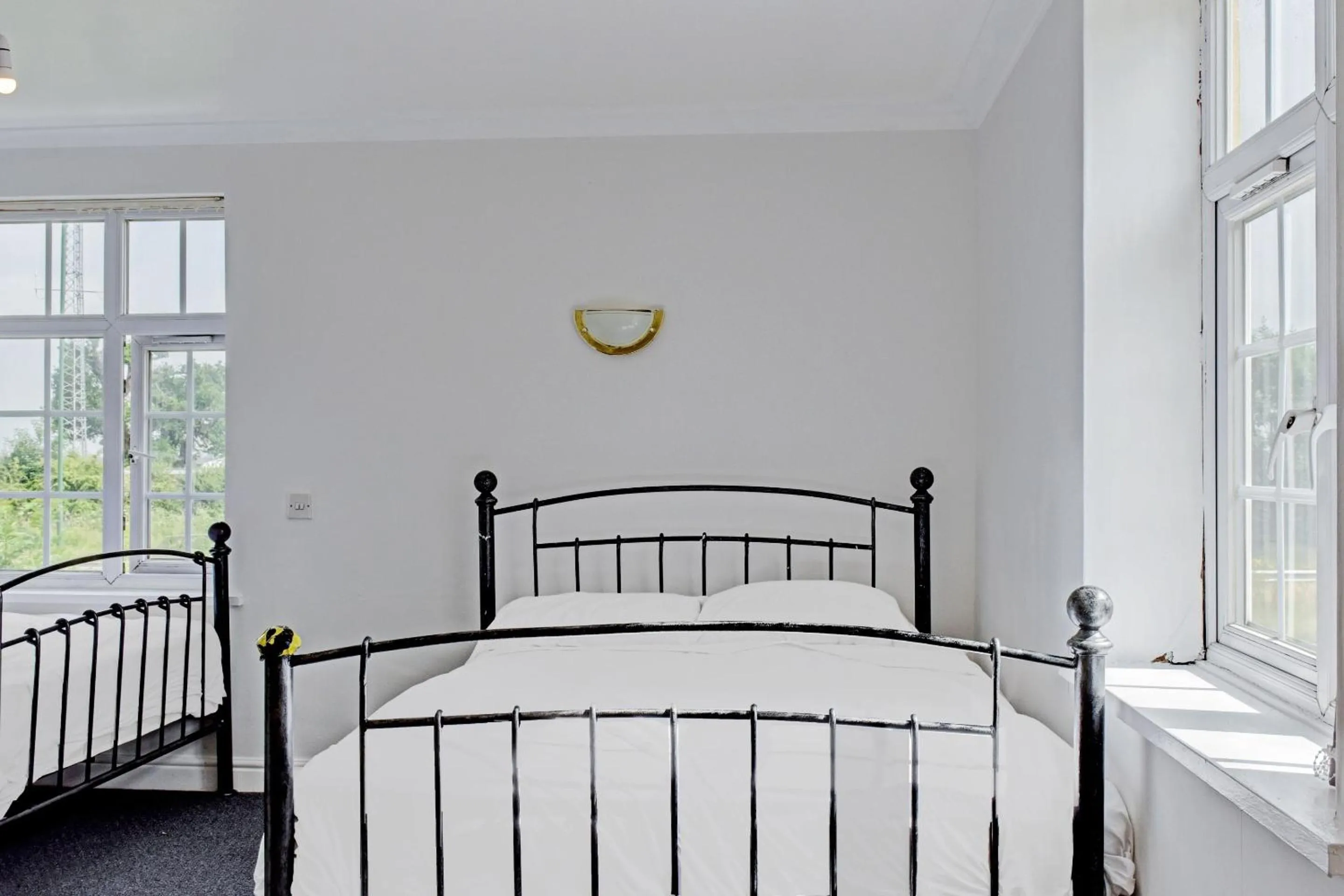 Bedroom, Bed in The Gables Hotel, Birmingham Airport