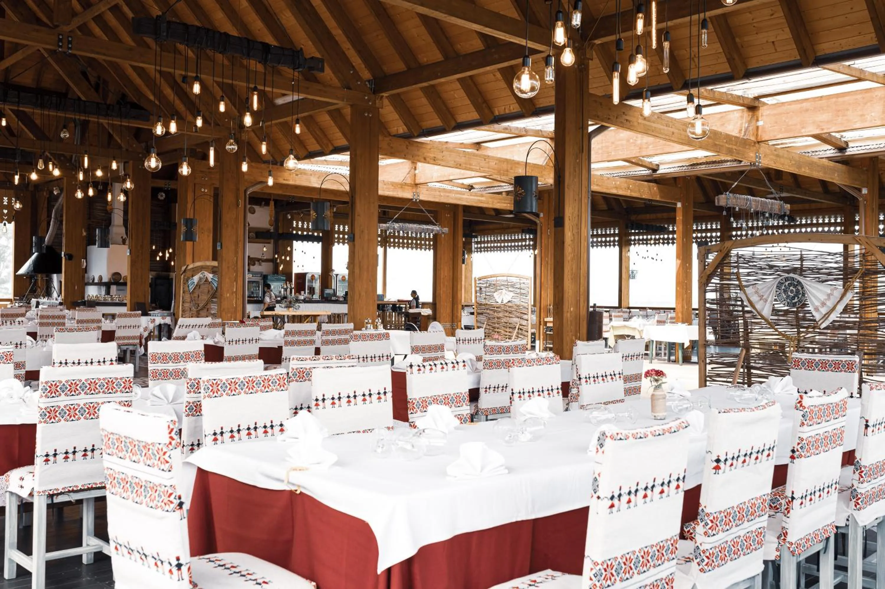 Restaurant/places to eat in Hanul Ancutei