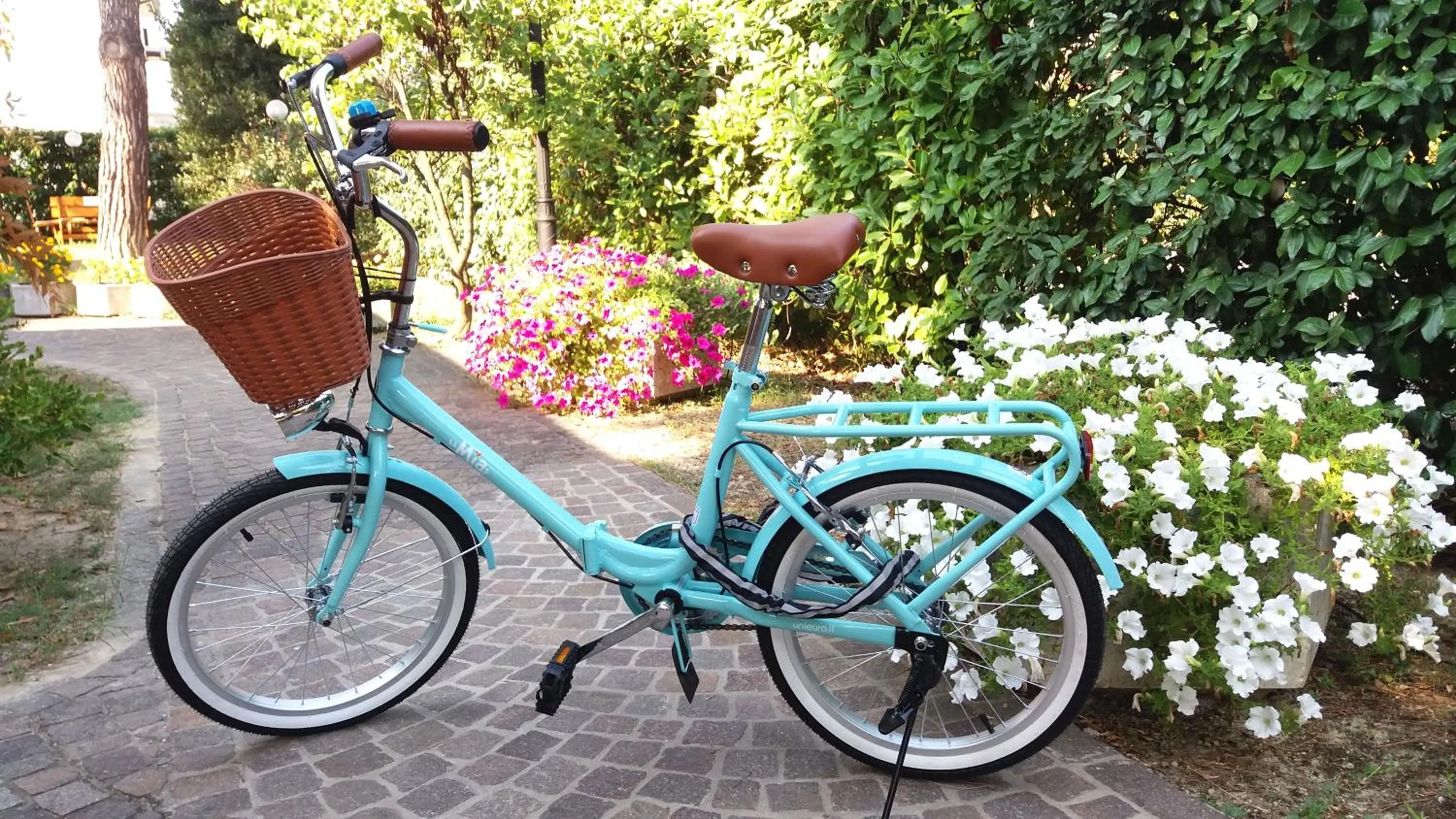 People in Villa Bruna