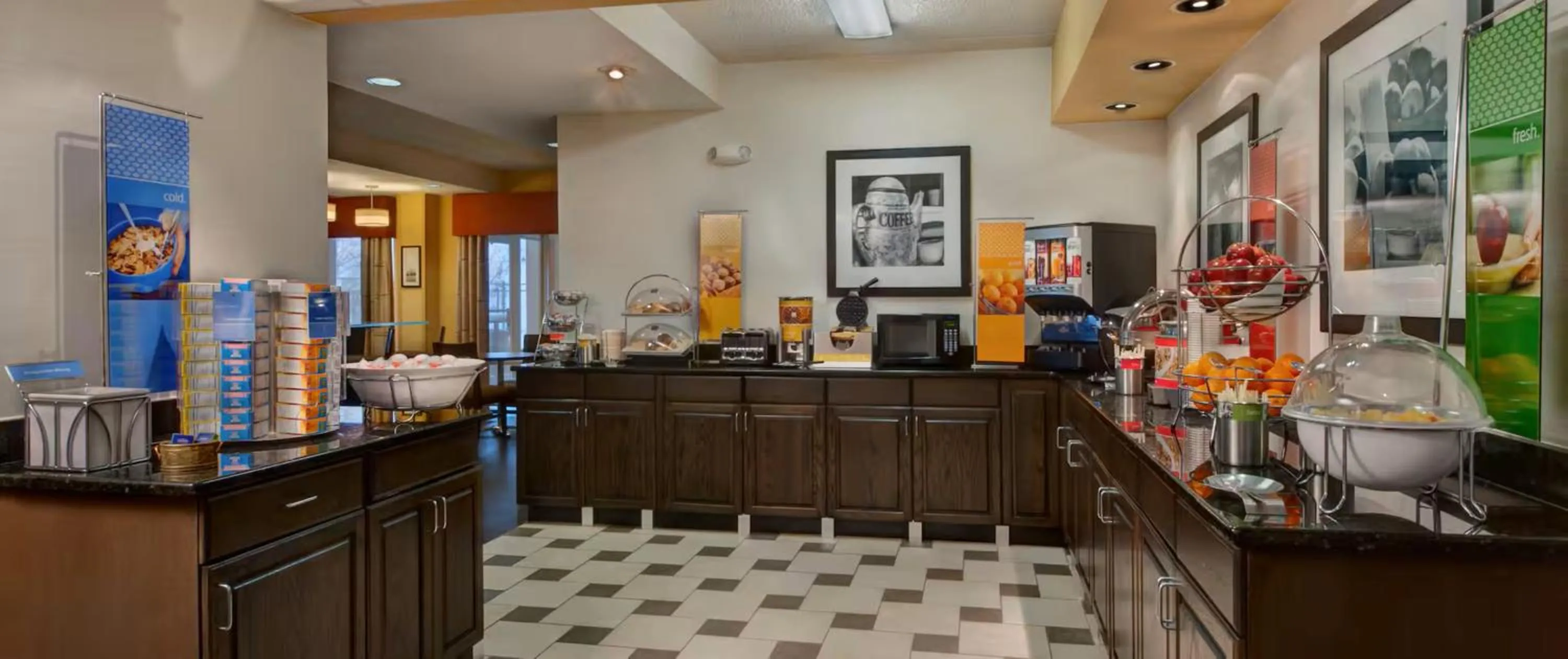 Breakfast in Hampton Inn Milwaukee Northwest