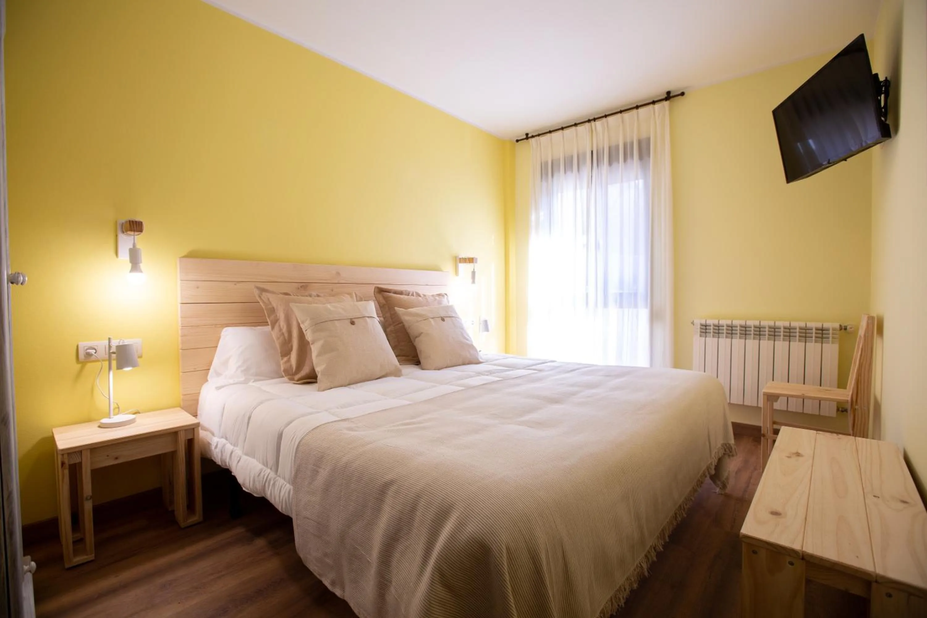 Photo of the whole room, Bed in La Casona de Cardes