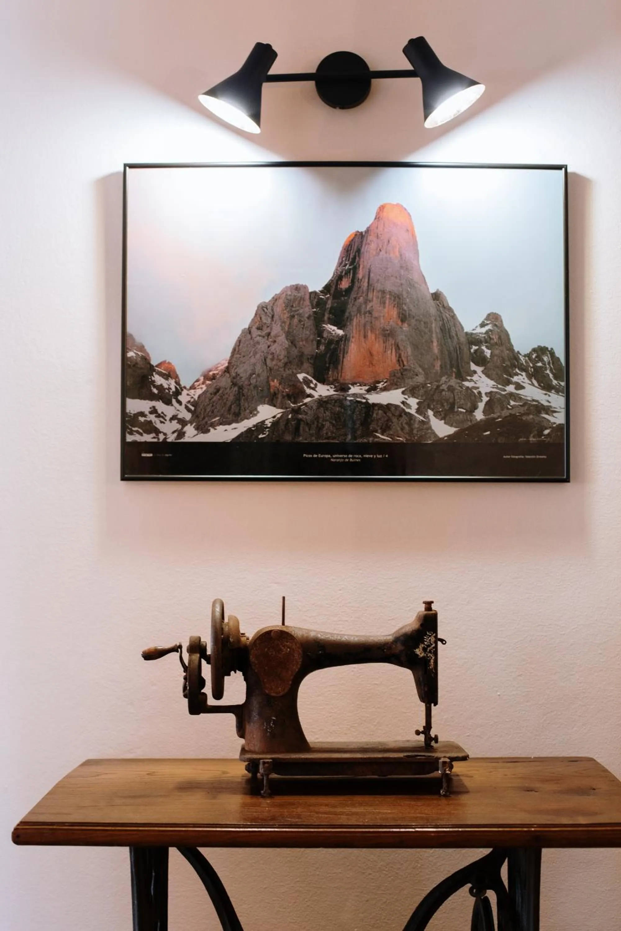 Decorative detail in La Casona de Cardes