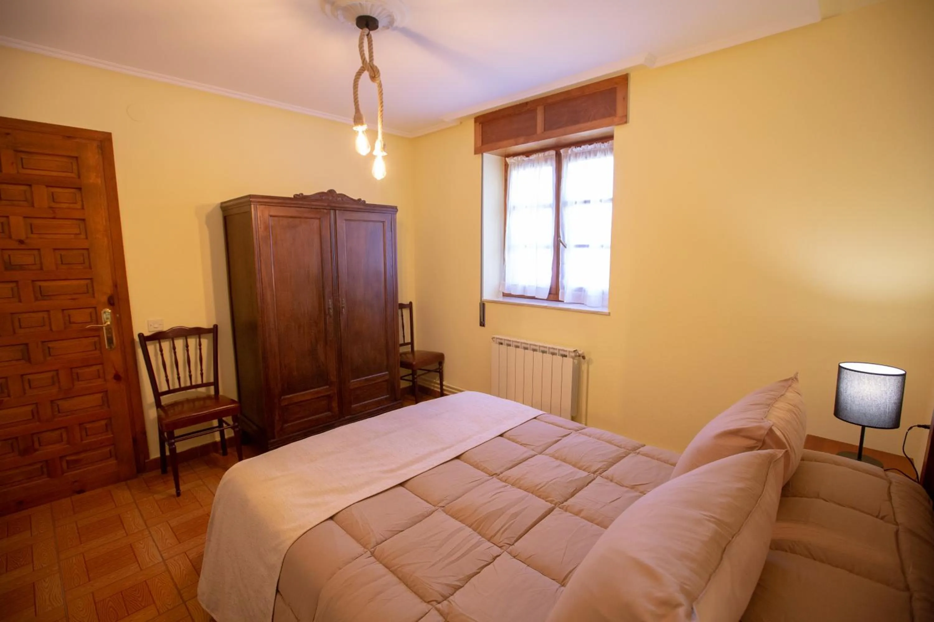 Photo of the whole room, Bed in La Casona de Cardes