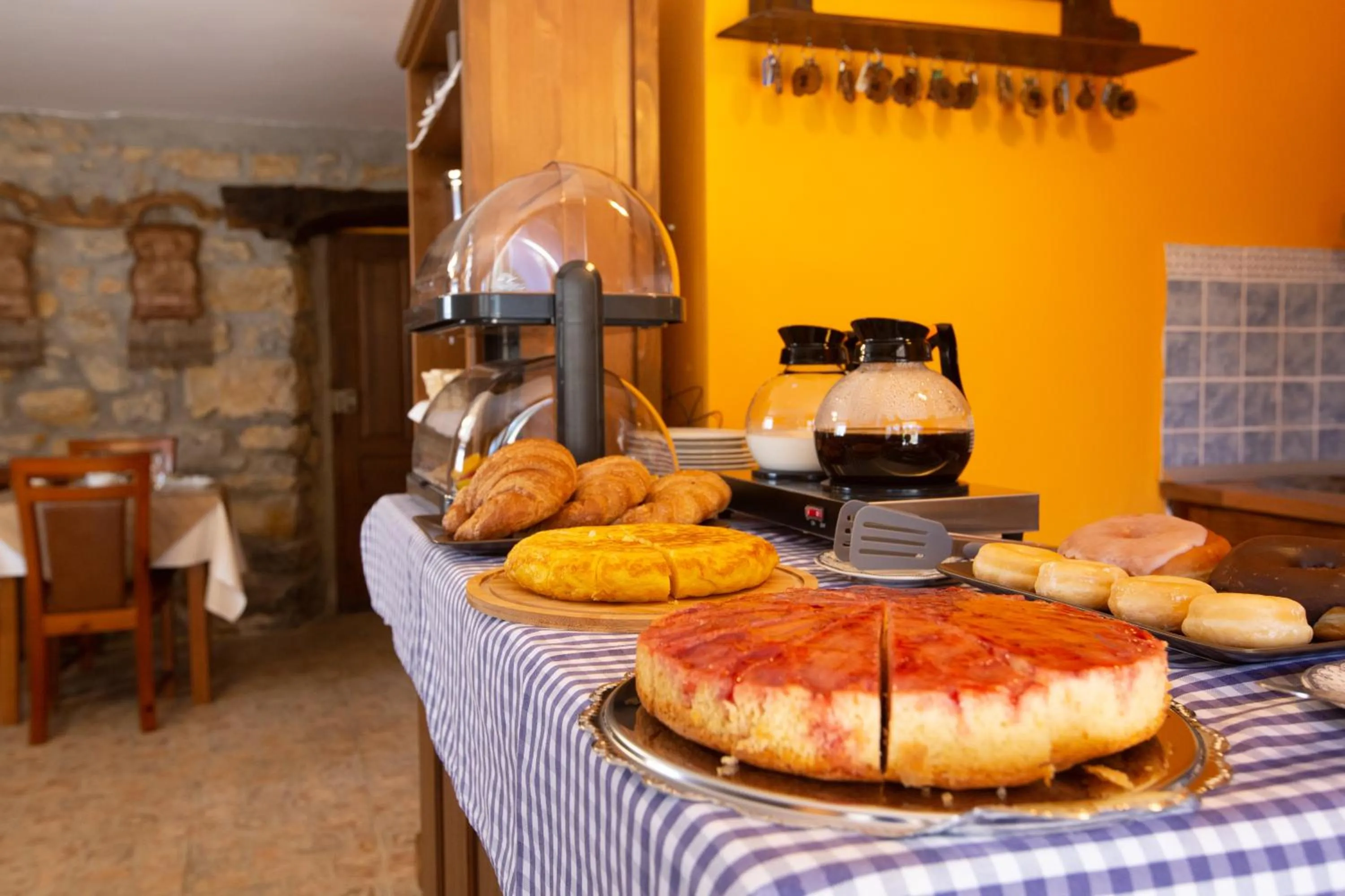 Restaurant/places to eat in La Casona de Cardes