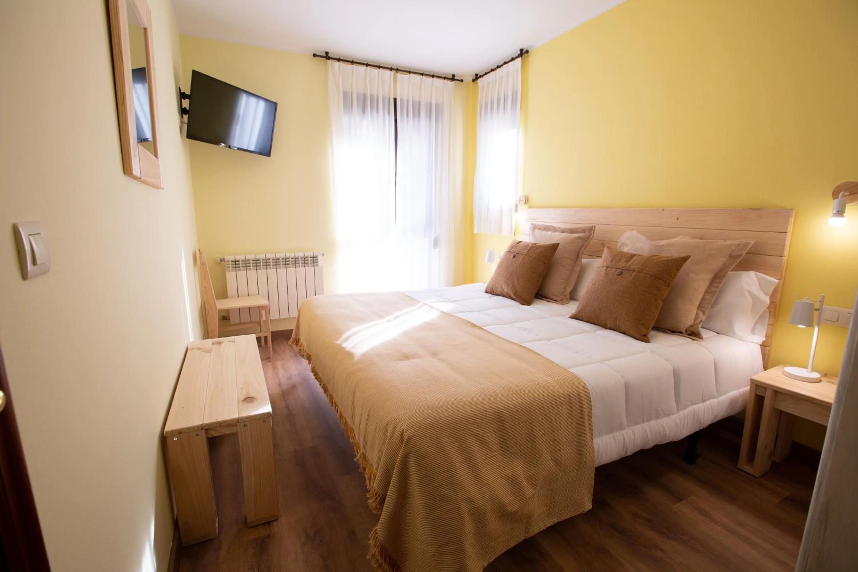 Photo of the whole room, Bed in La Casona de Cardes