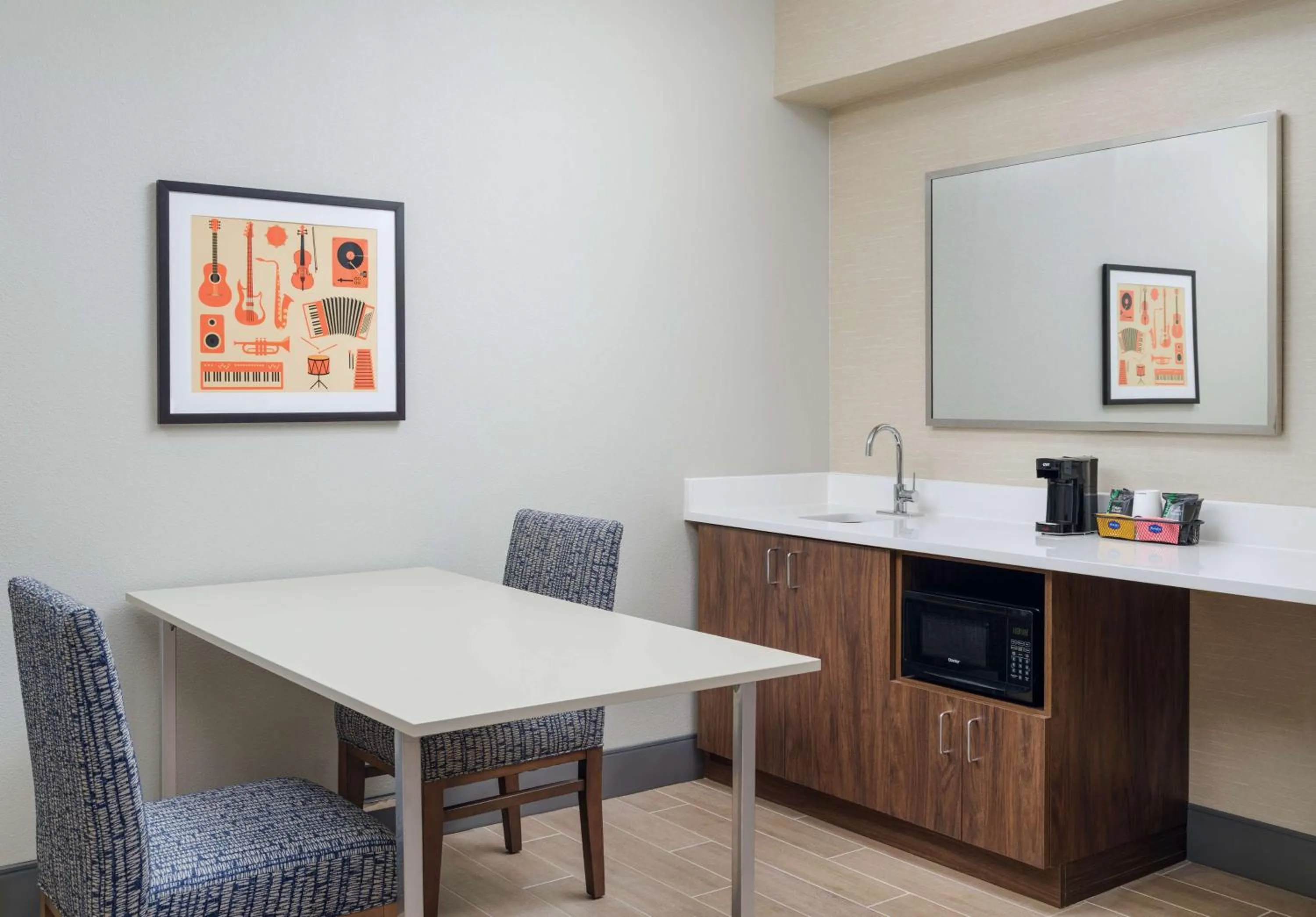 Photo of the whole room in Hampton Inn & Suites Memphis East Germantown Area