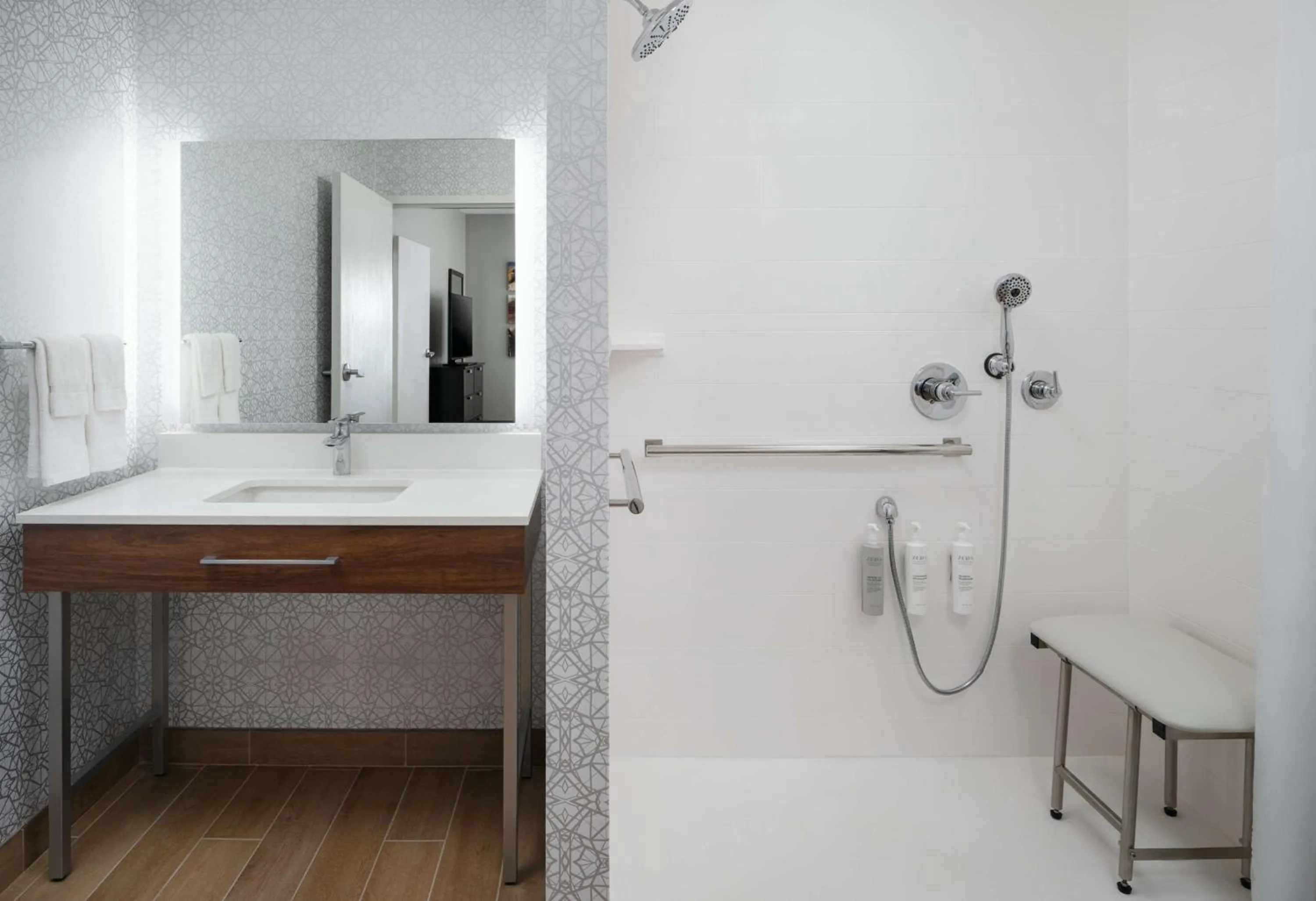 Bathroom in Hampton Inn & Suites Memphis East Germantown Area