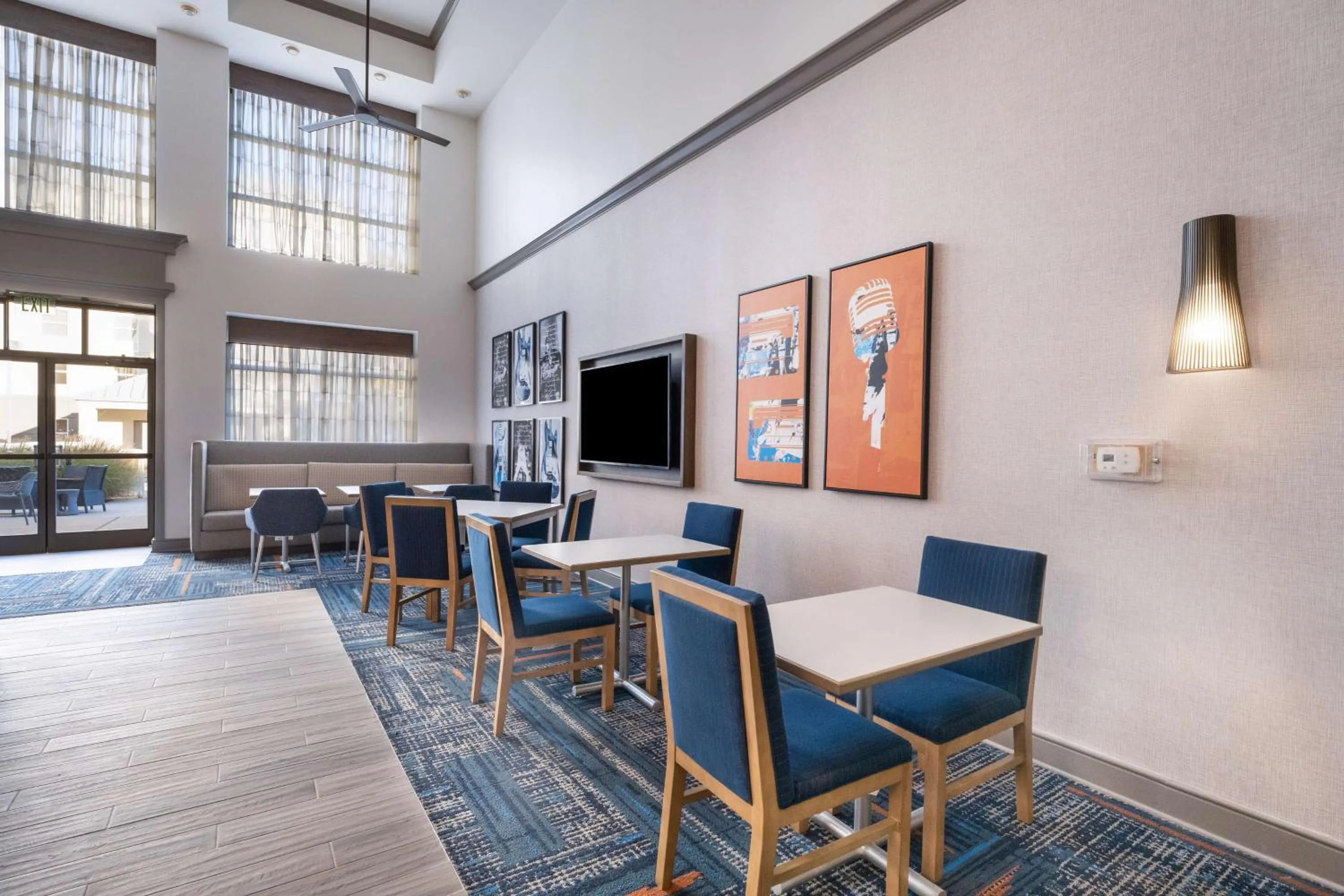 Breakfast in Hampton Inn & Suites Memphis East Germantown Area