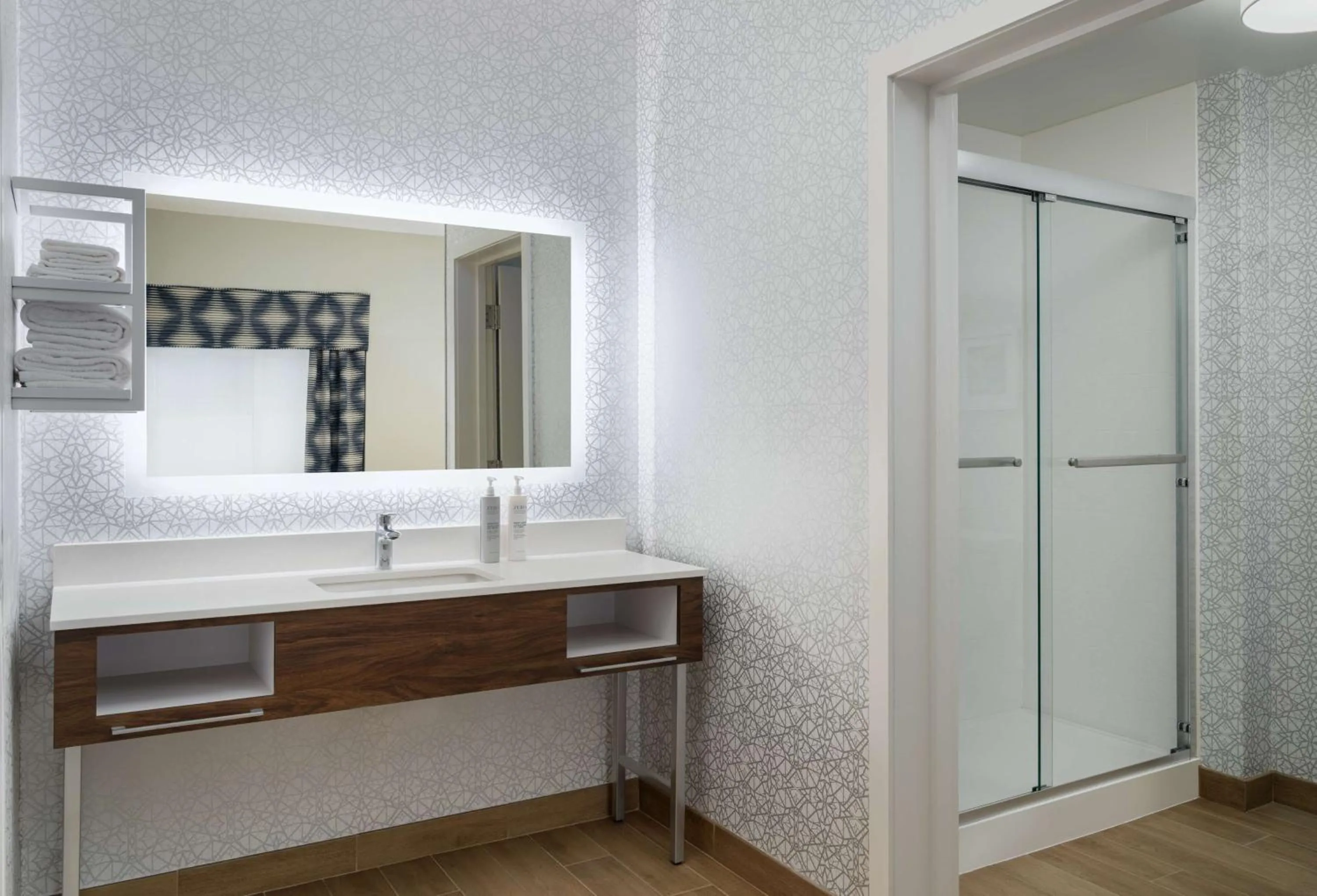 Bathroom in Hampton Inn & Suites Memphis East Germantown Area