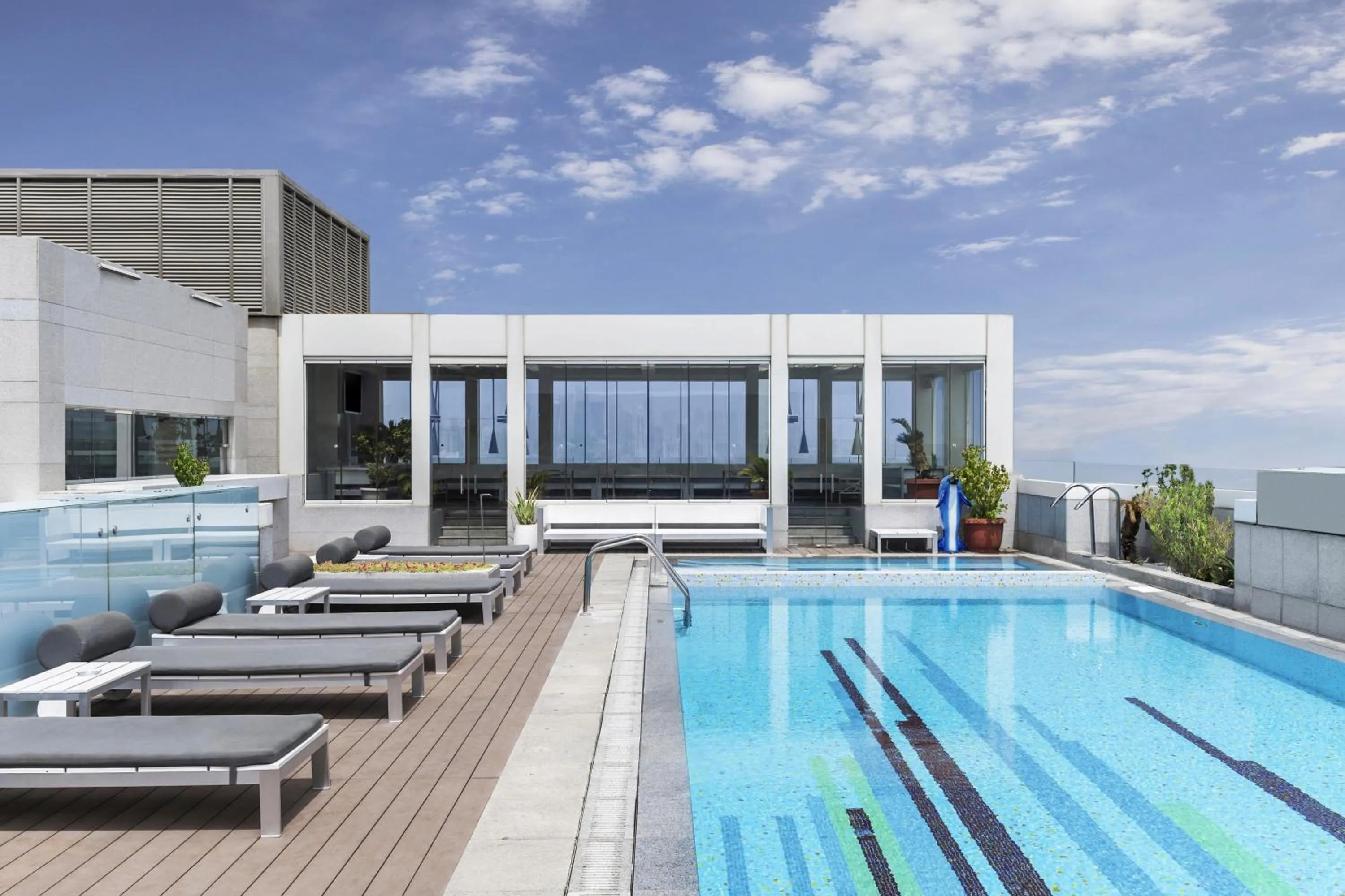 Swimming pool in Four Points by Sheraton Doha