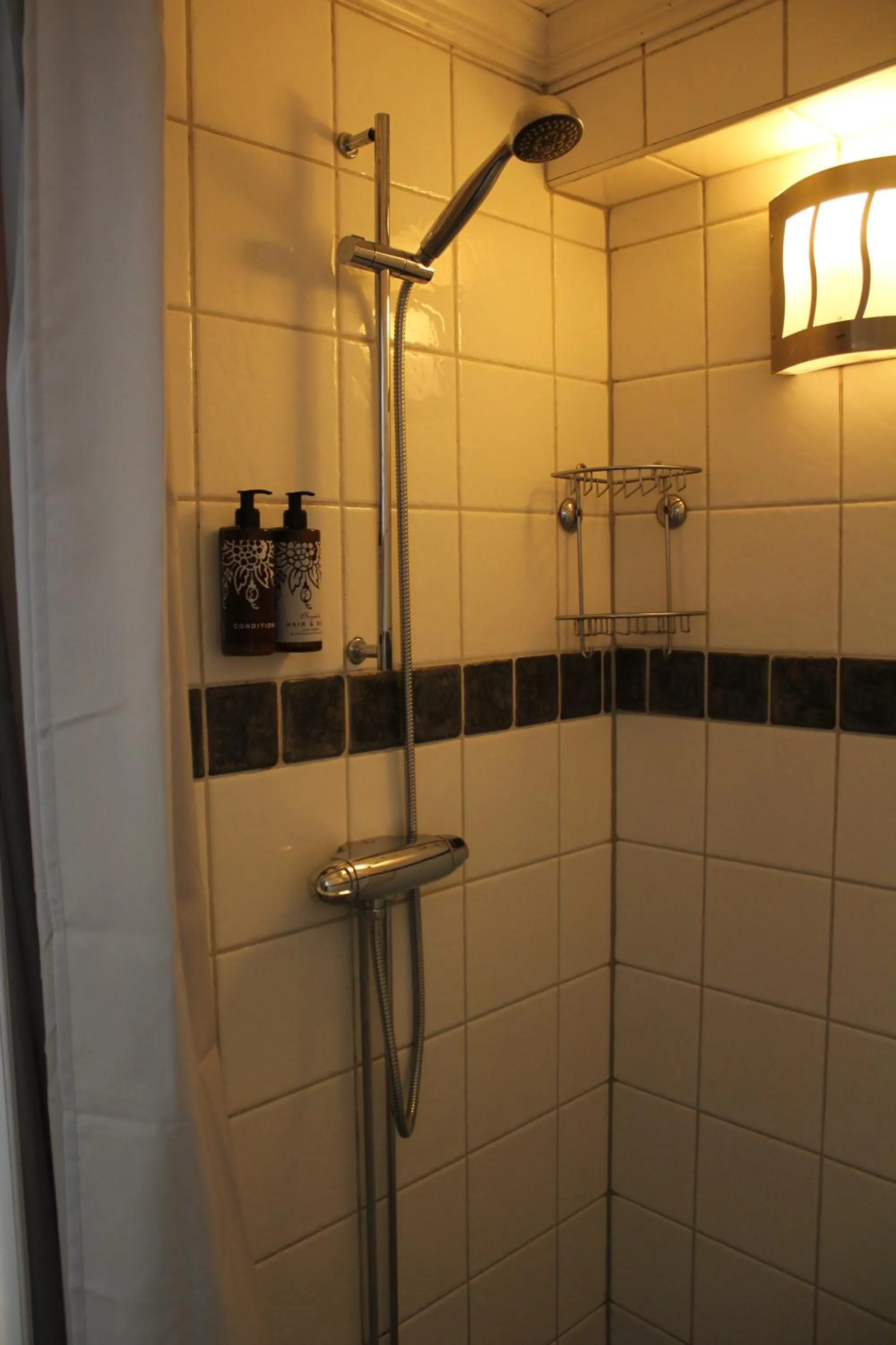 Shower in Olarsgården Hotell