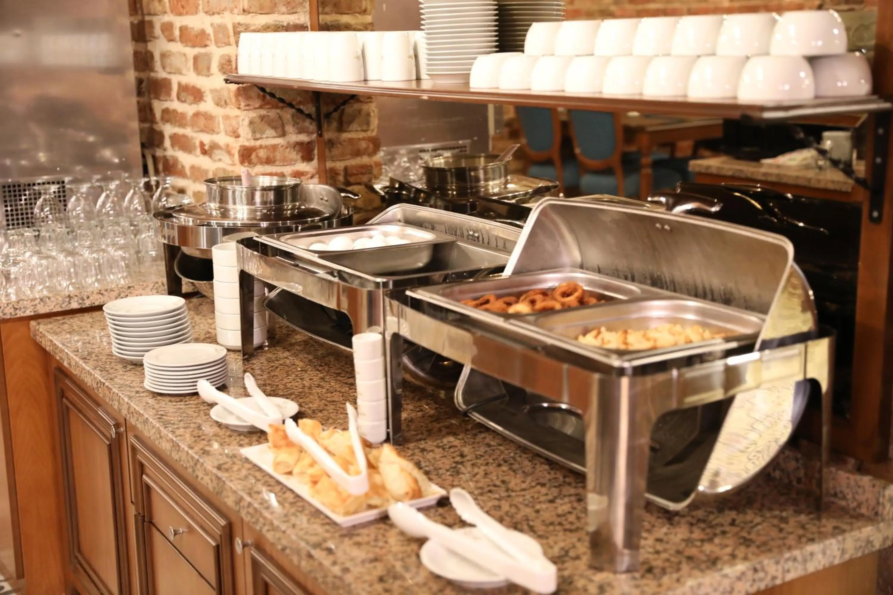 Restaurant/places to eat in Meserret Palace Hotel - Special Category