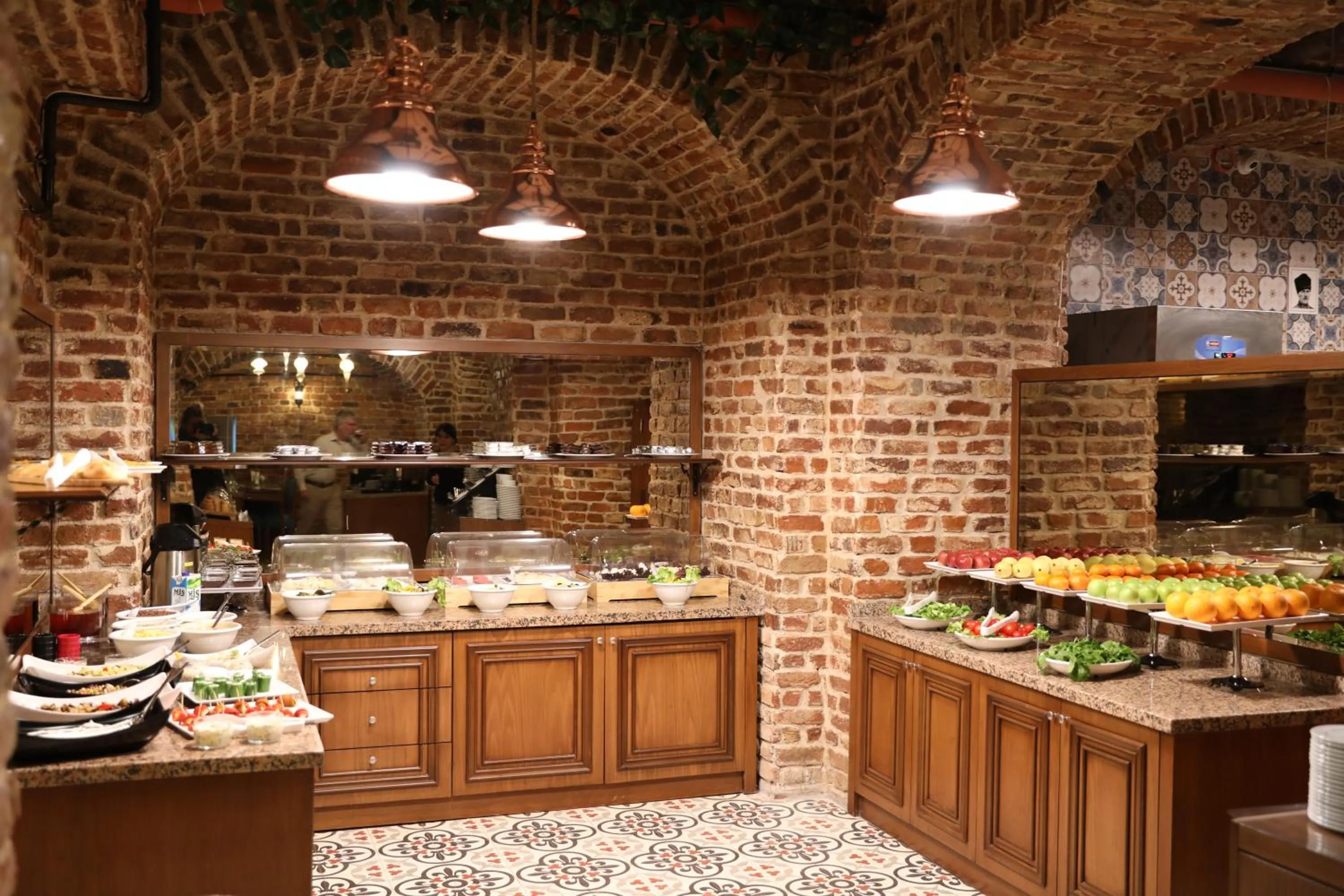 Restaurant/places to eat in Meserret Palace Hotel - Special Category