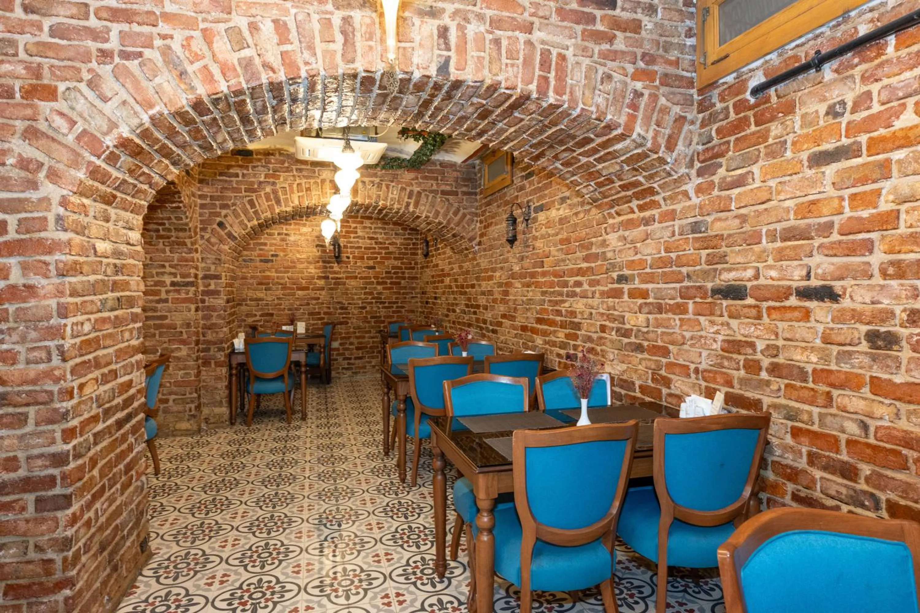 Restaurant/places to eat in Meserret Palace Hotel - Special Category