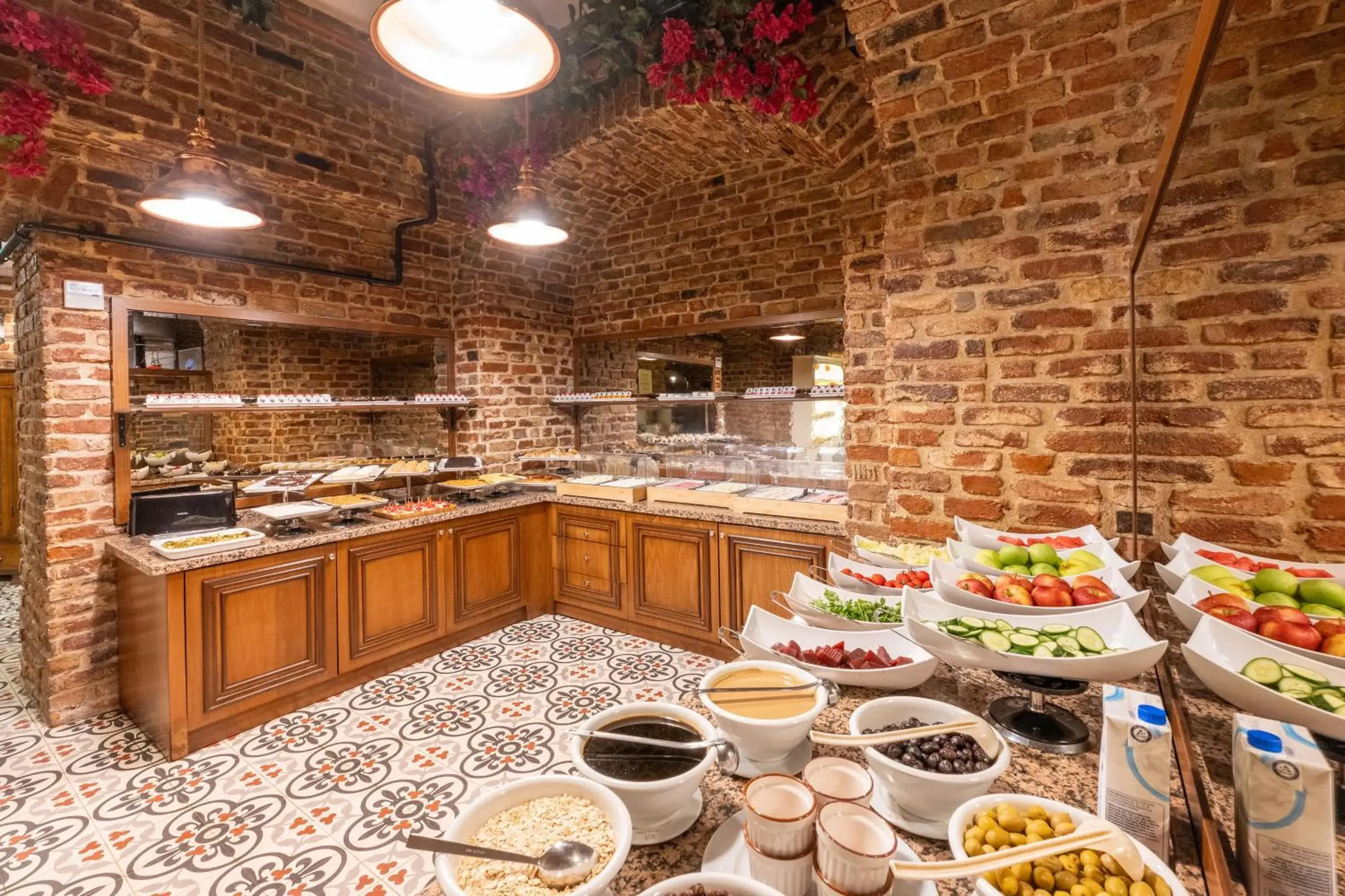 Restaurant/places to eat in Meserret Palace Hotel - Special Category Restaurant/places to eat in Meserret Palace Hotel - Special Category