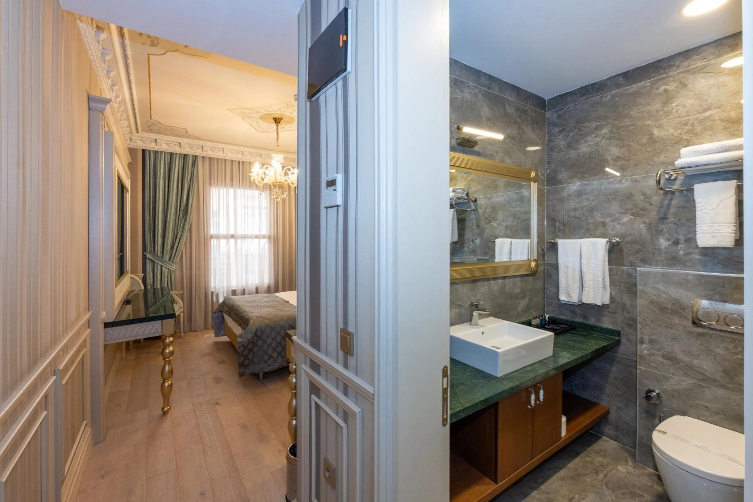 Shower in Meserret Palace Hotel - Special Category