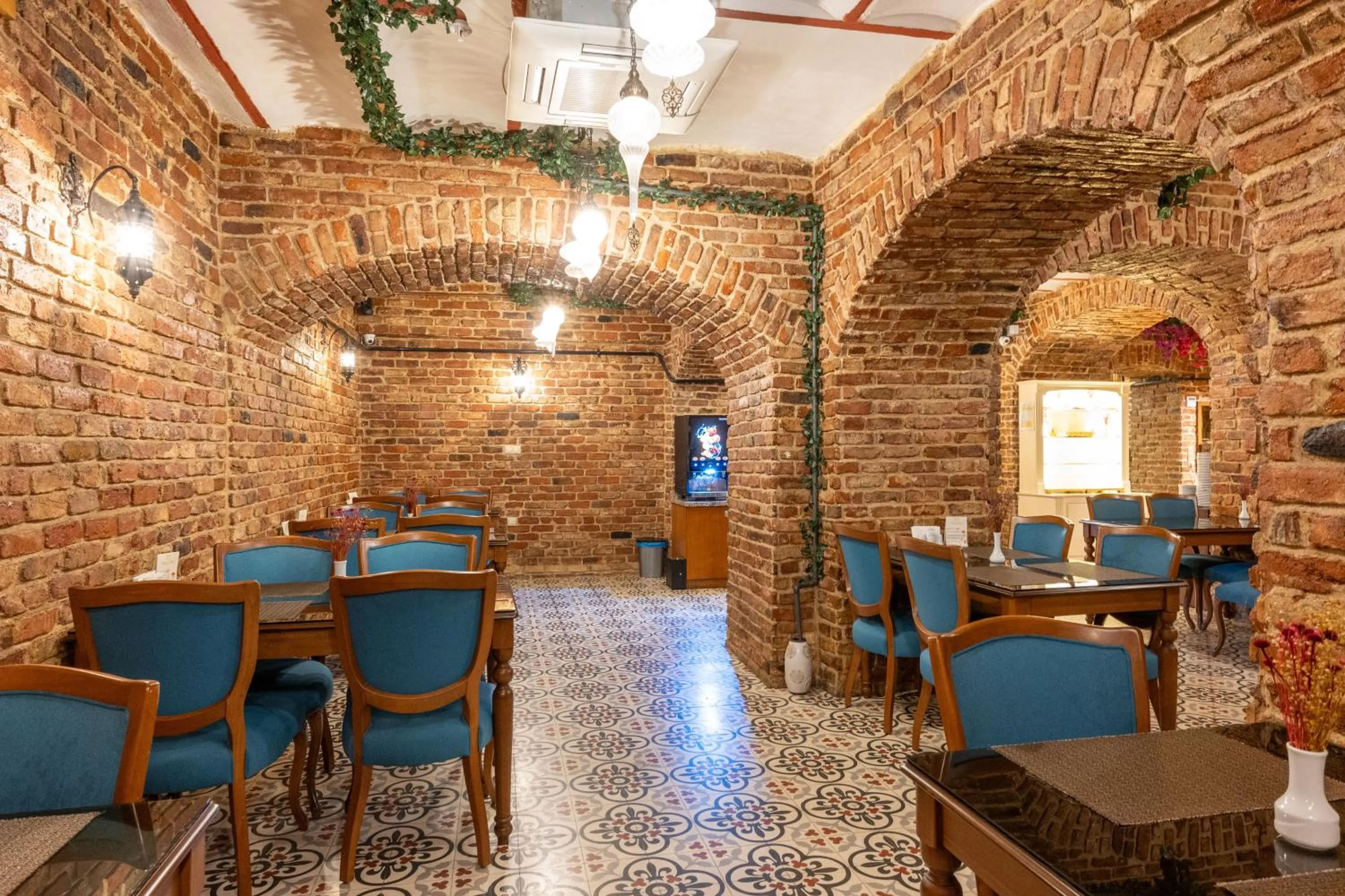 Restaurant/places to eat in Meserret Palace Hotel - Special Category