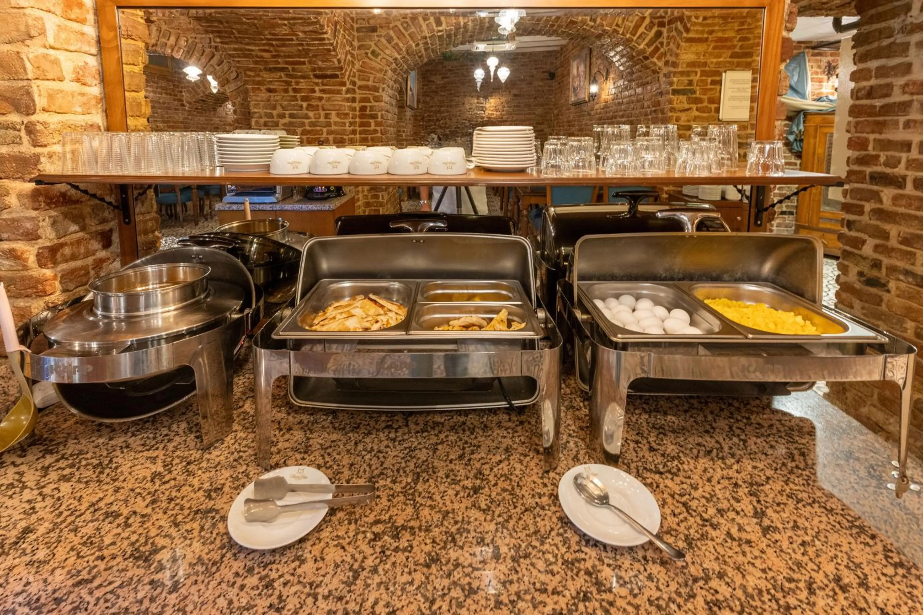 Restaurant/places to eat in Meserret Palace Hotel - Special Category