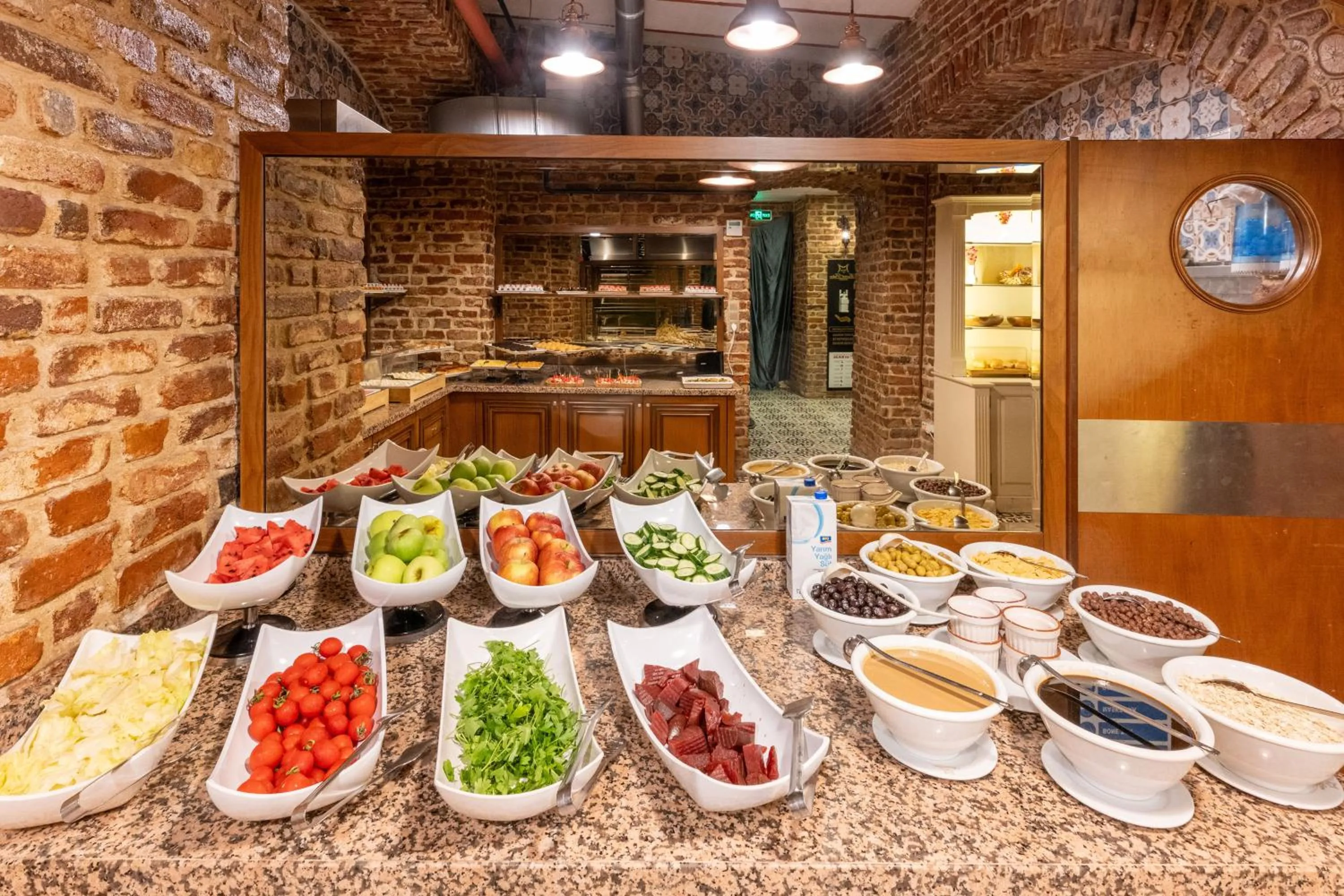 Restaurant/places to eat in Meserret Palace Hotel - Special Category