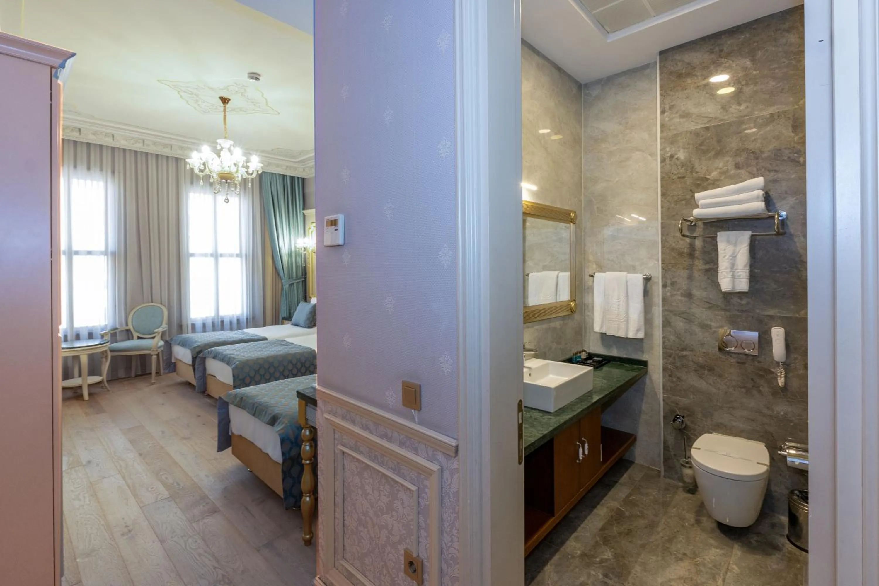 Shower, Bed in Meserret Palace Hotel - Special Category