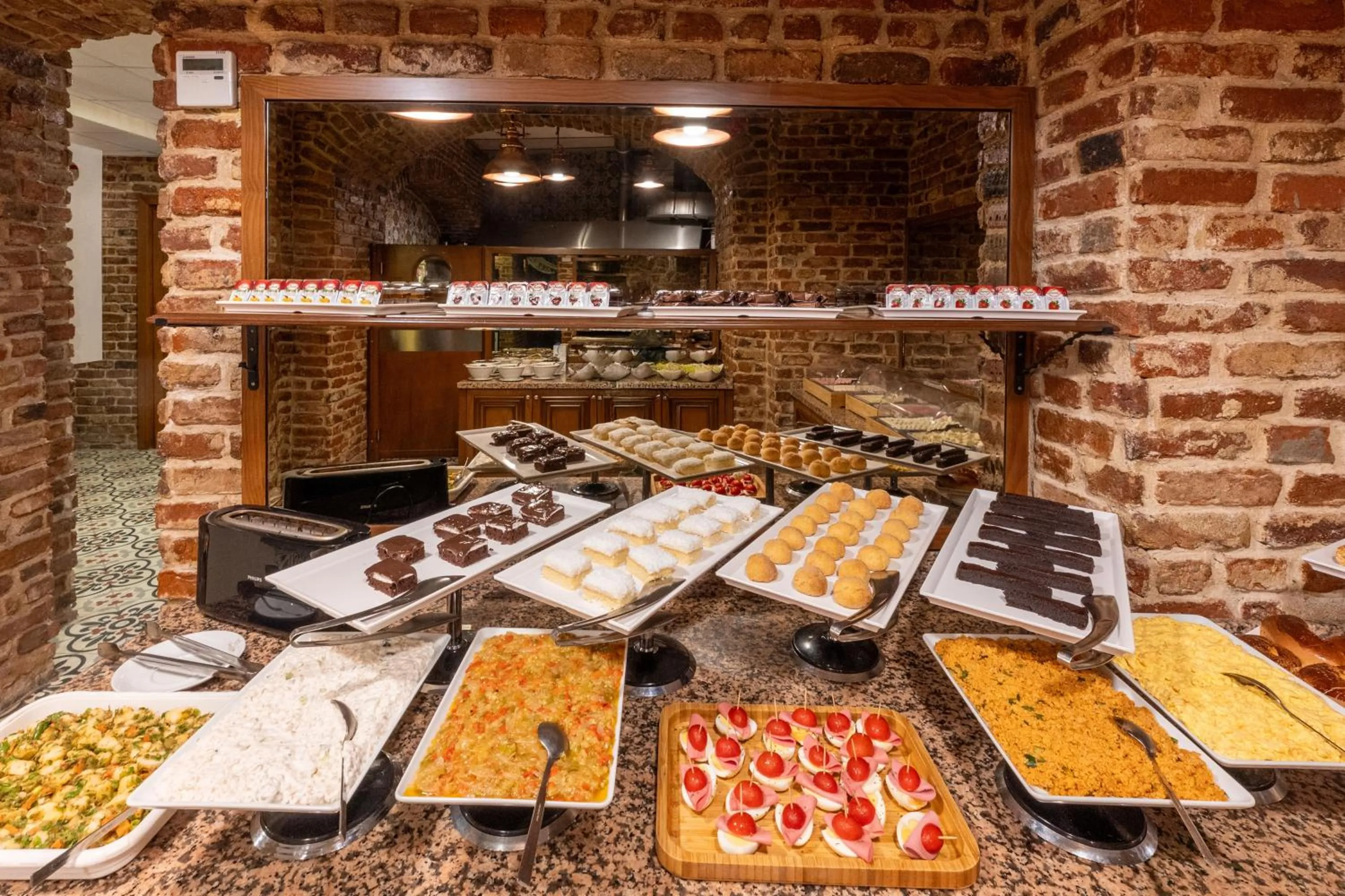 Restaurant/places to eat in Meserret Palace Hotel - Special Category