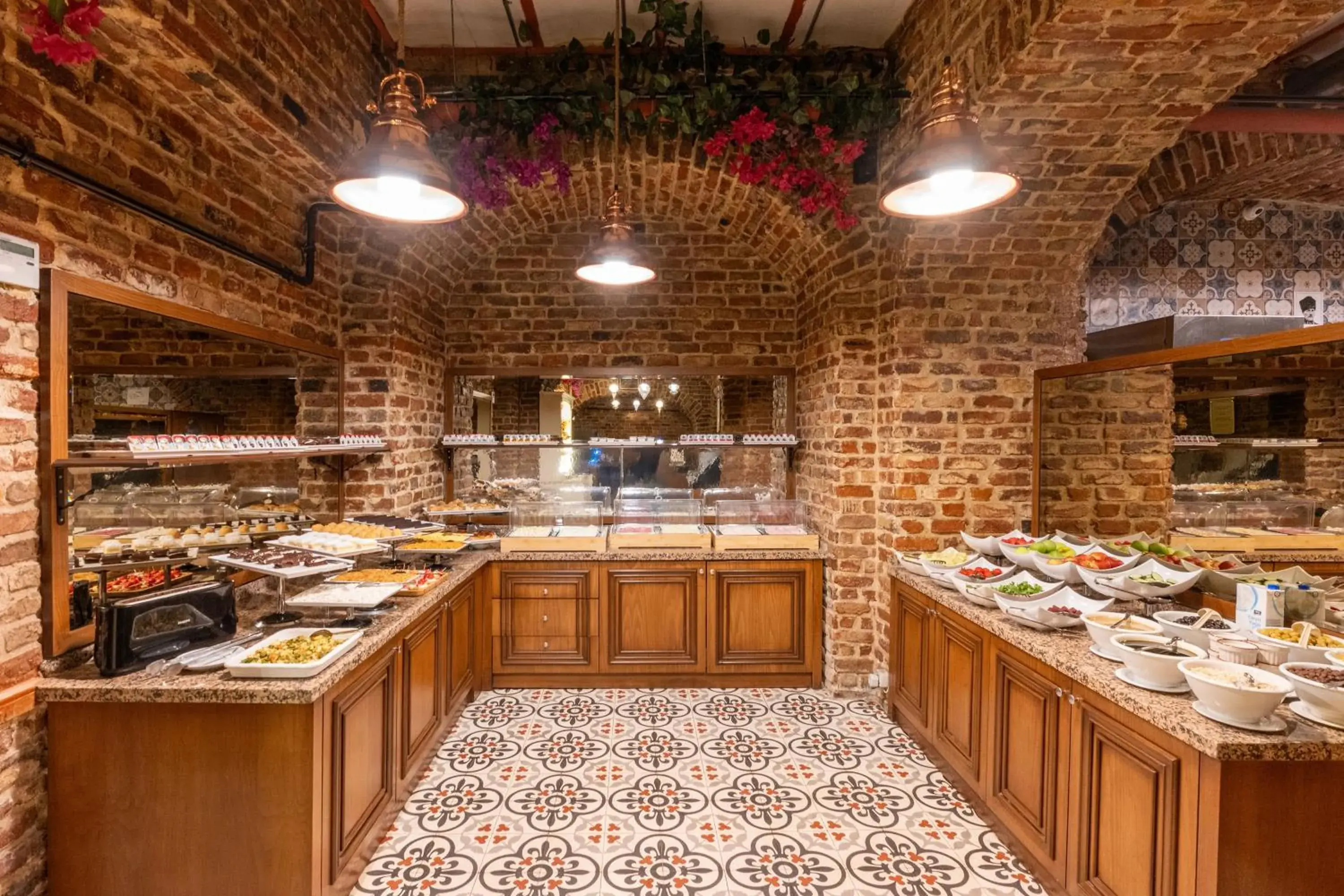 Restaurant/places to eat in Meserret Palace Hotel - Special Category Restaurant/places to eat in Meserret Palace Hotel - Special Category