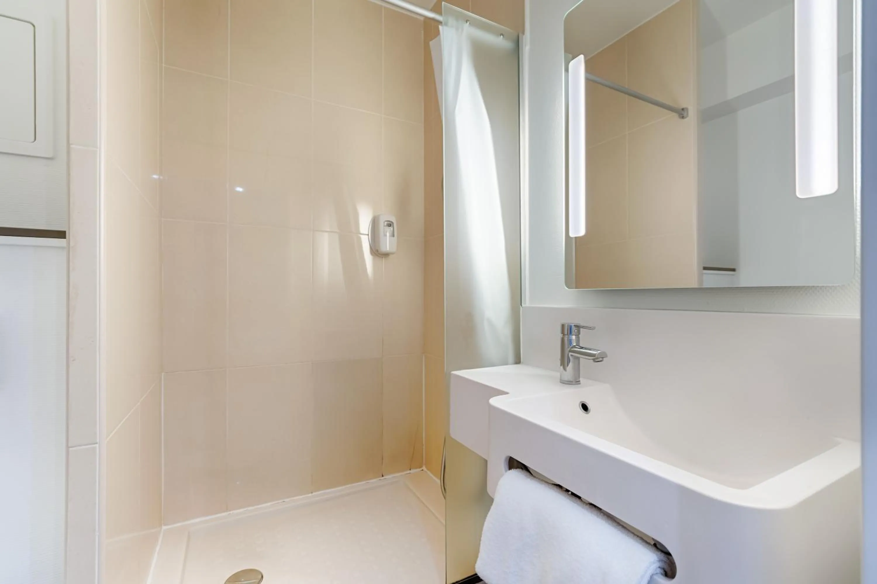 Shower in B&B HOTEL Marseille Centre La Joliette