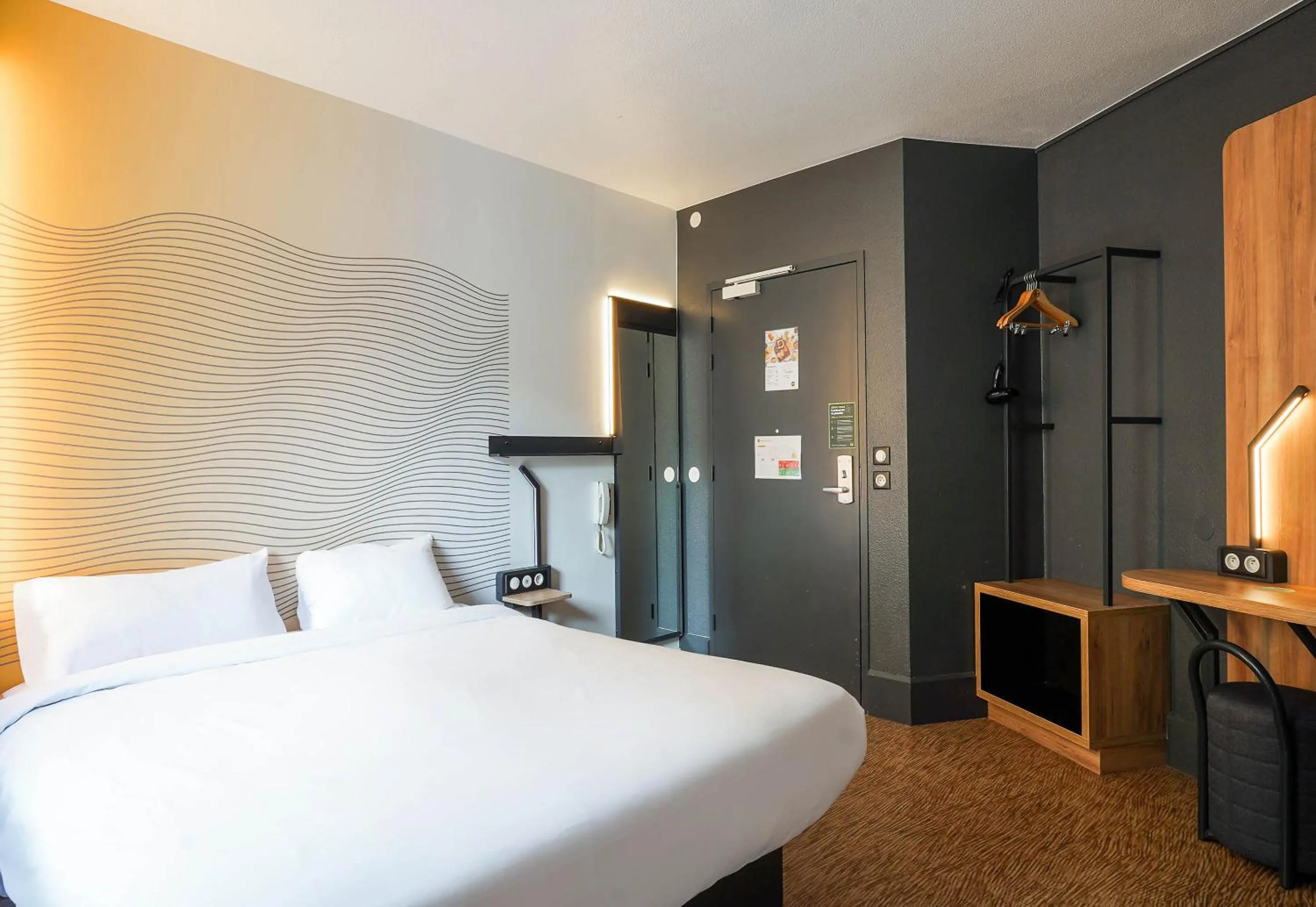 Bed in B&B HOTEL Marseille Centre La Joliette