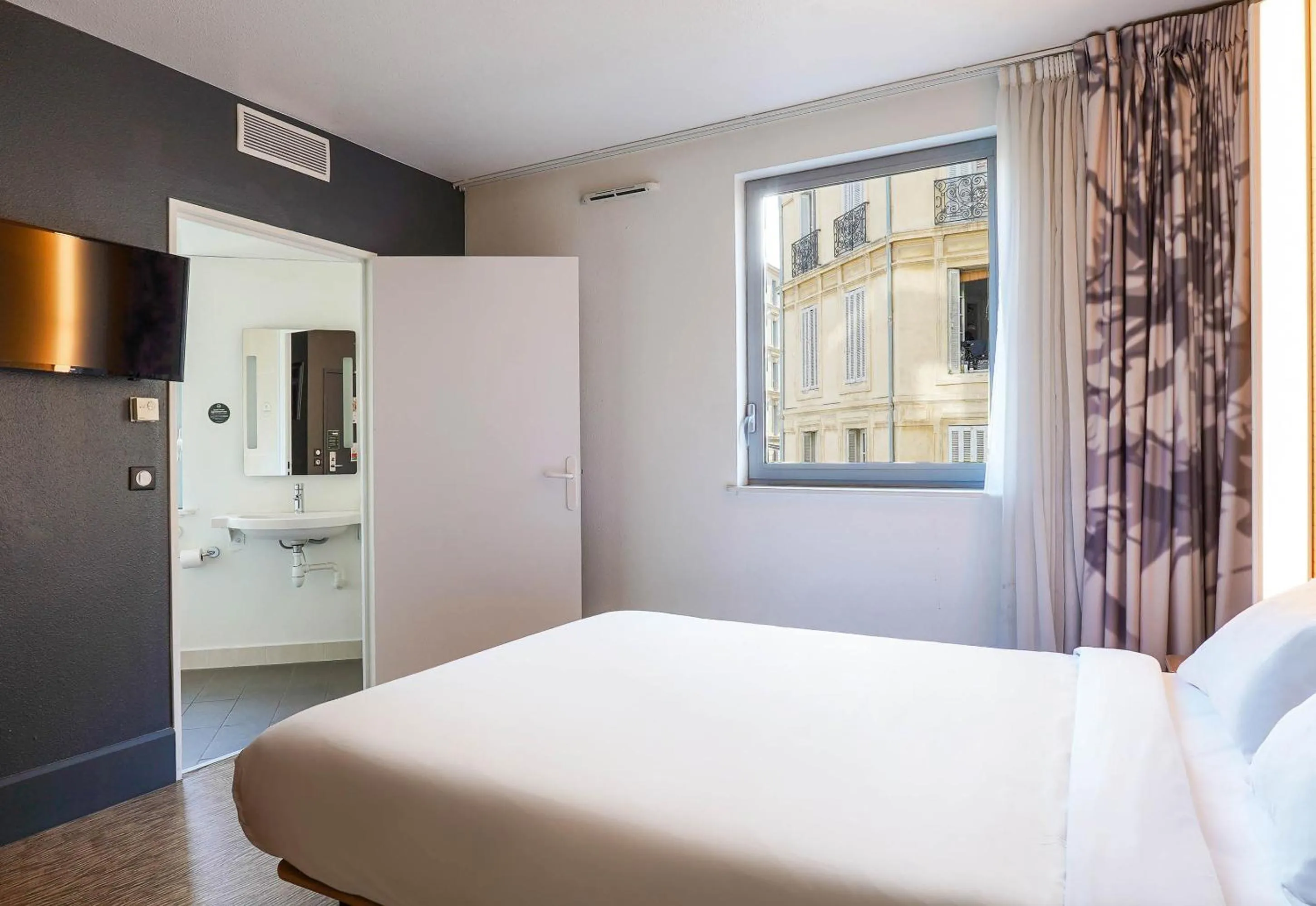 Bedroom, Bed in B&B HOTEL Marseille Centre La Joliette