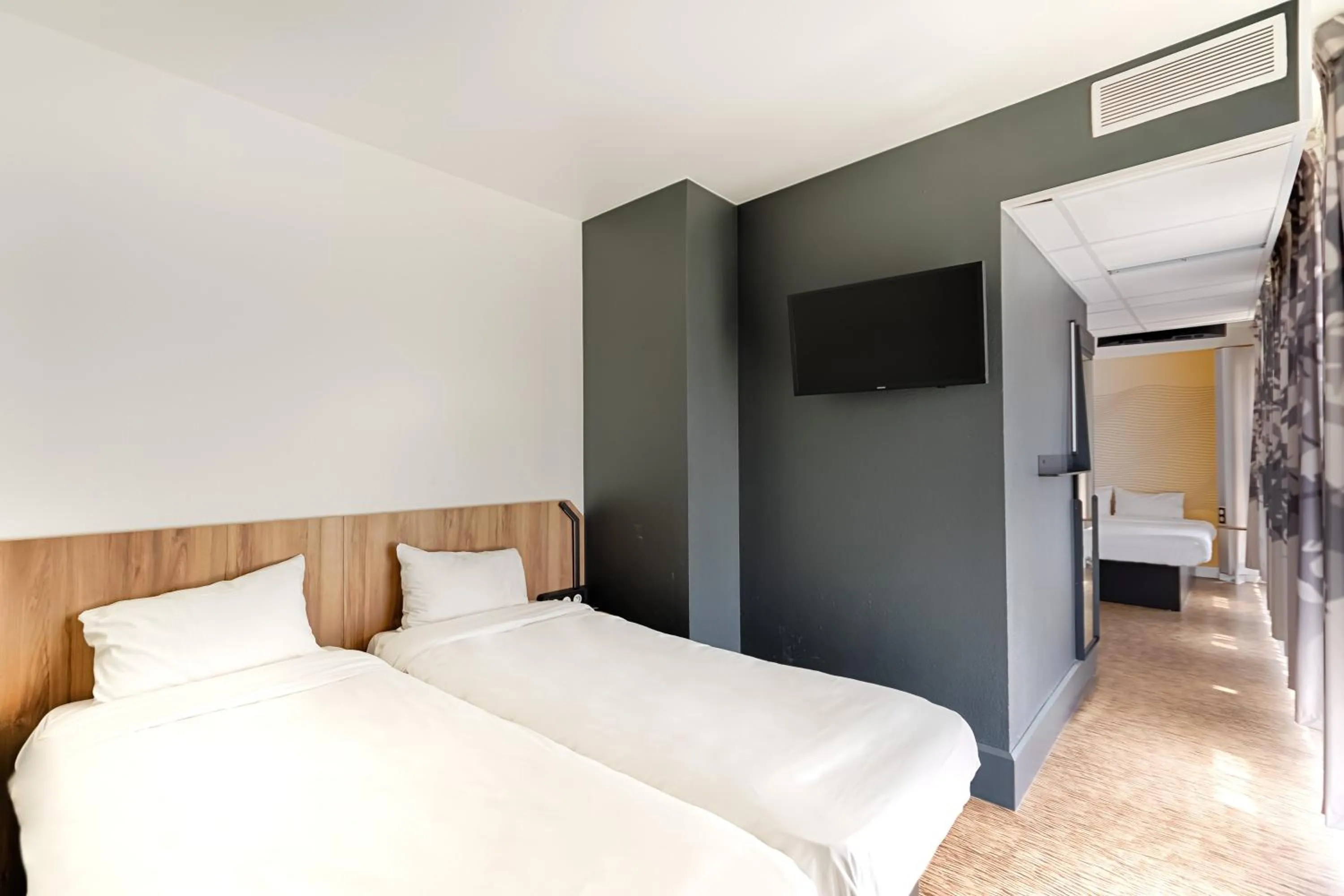 Bedroom, Bed in B&B HOTEL Marseille Centre La Joliette