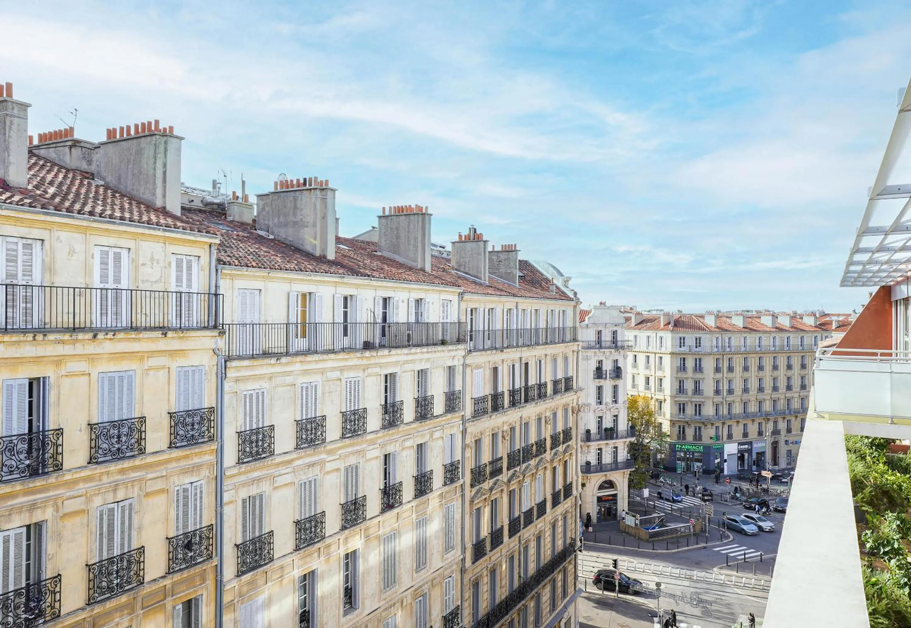 Property building in B&B HOTEL Marseille Centre La Joliette