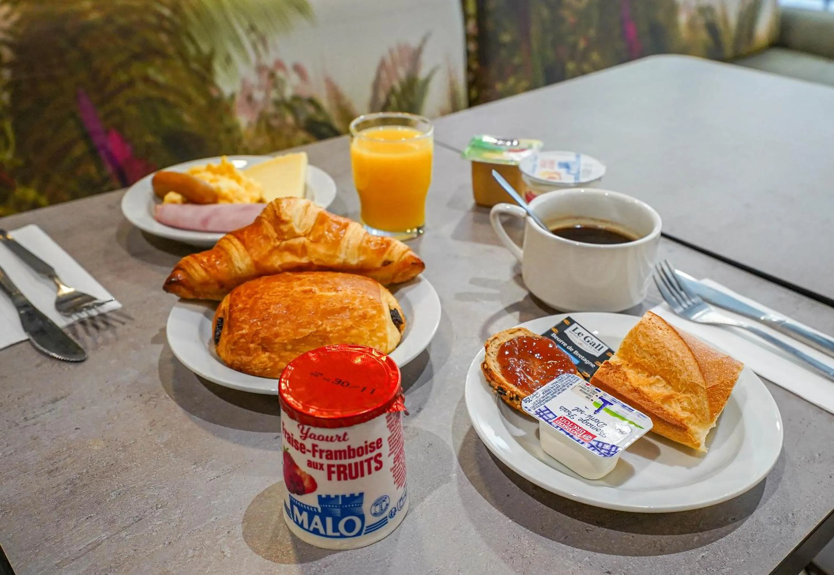 Food in B&B HOTEL Marseille Centre La Joliette