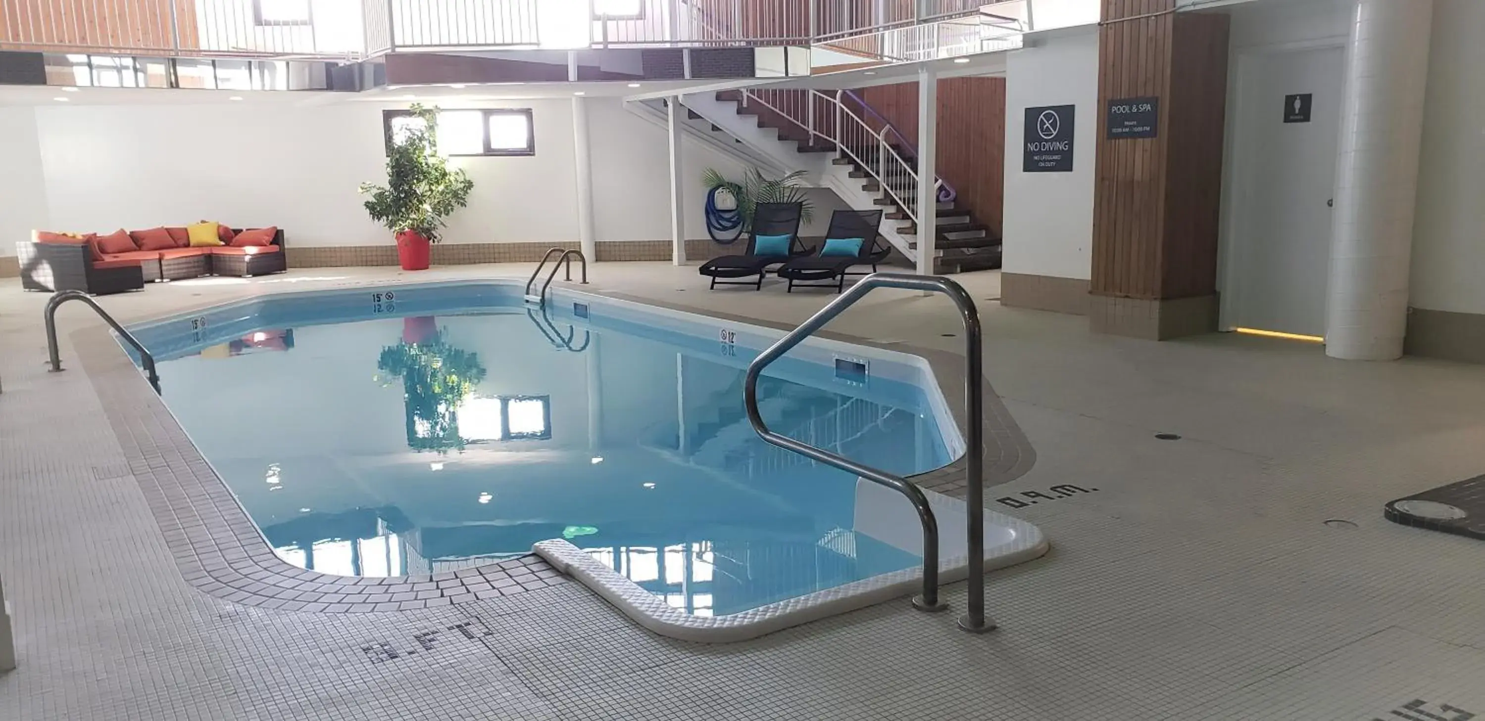Swimming pool in Super 8 by Wyndham Spruce Grove Swimming pool in Super 8 by Wyndham Spruce Grove