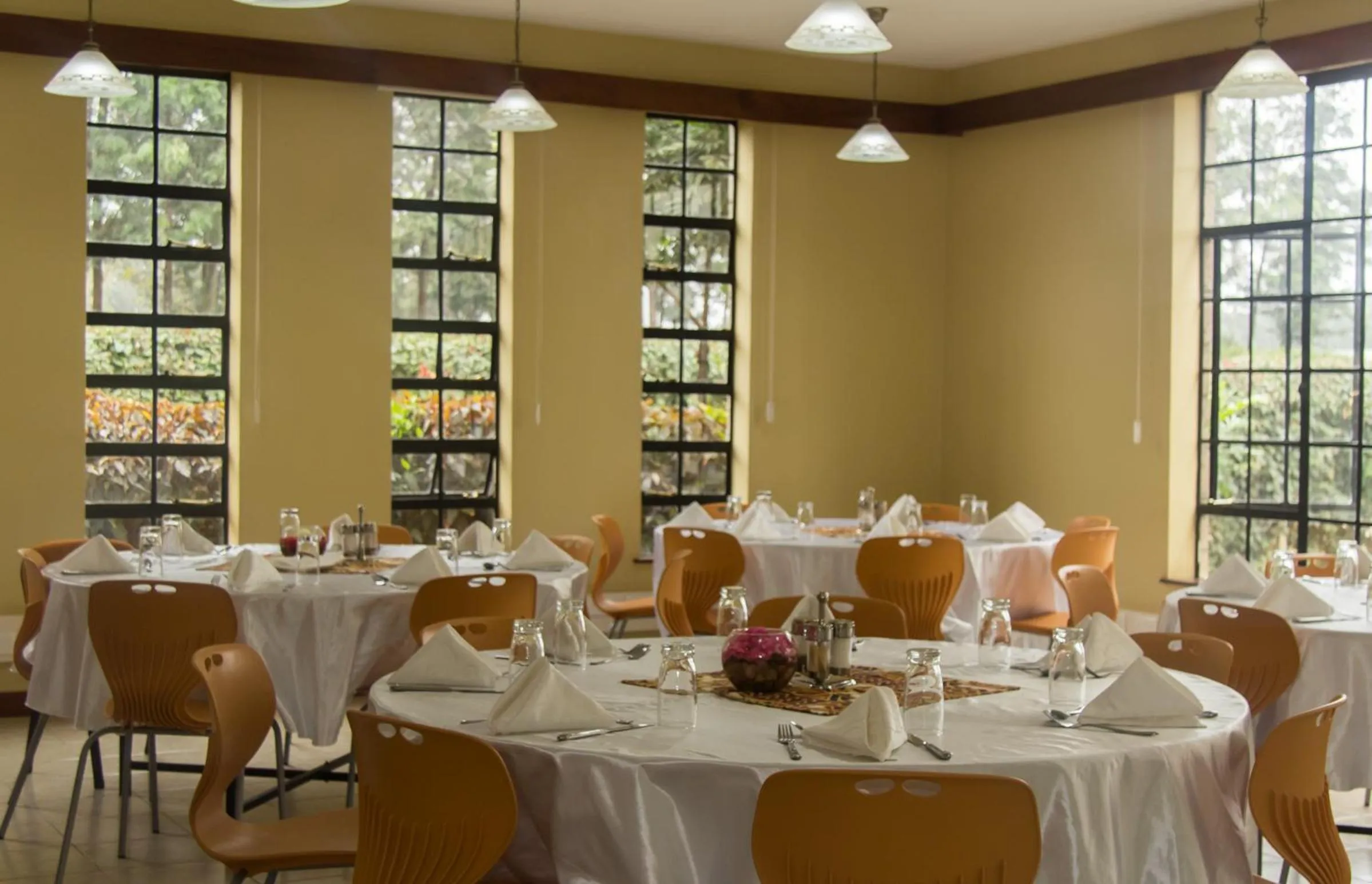 Restaurant/places to eat in LIA Hotel & Training Centre