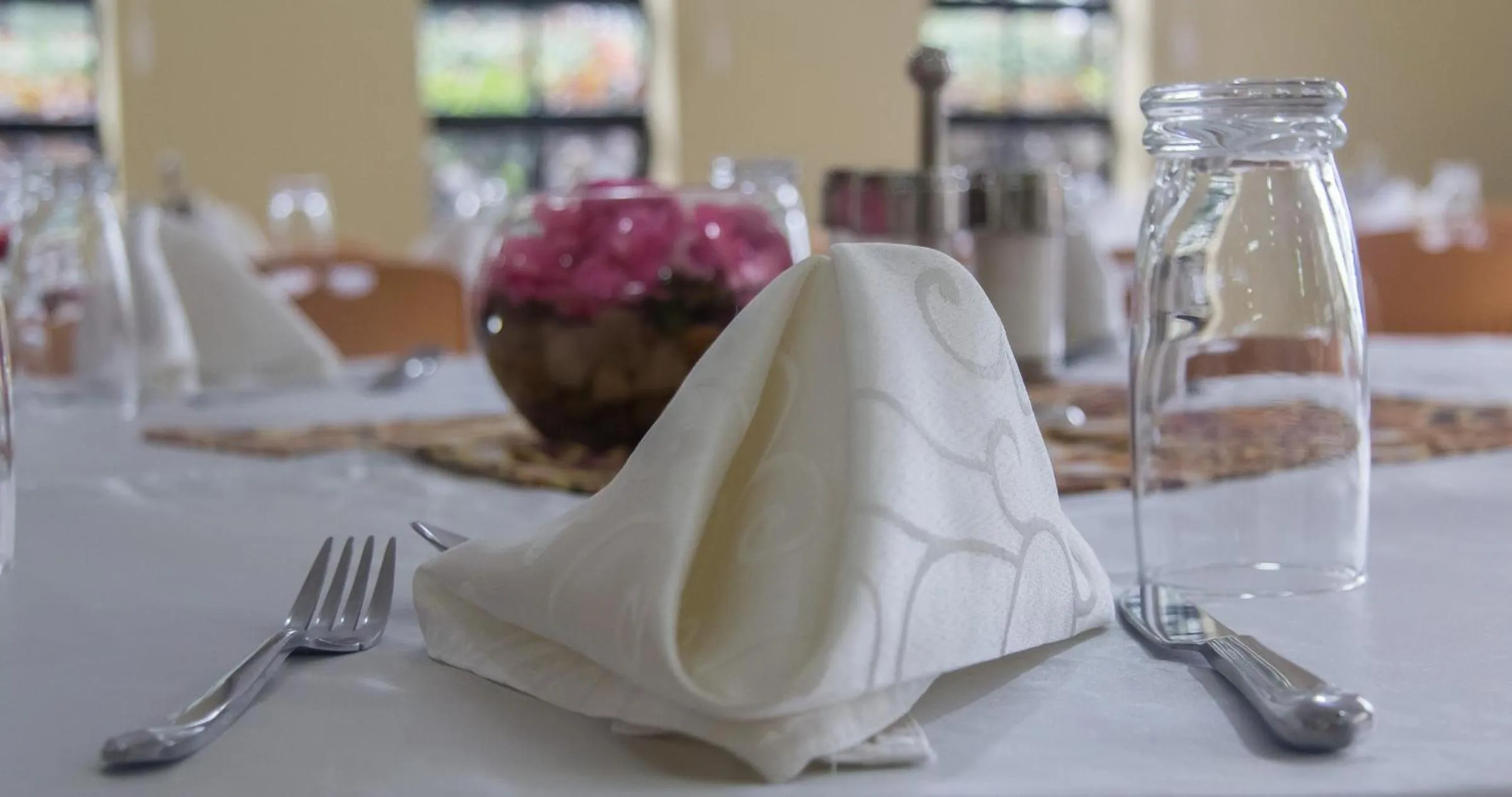 Restaurant/places to eat in LIA Hotel & Training Centre