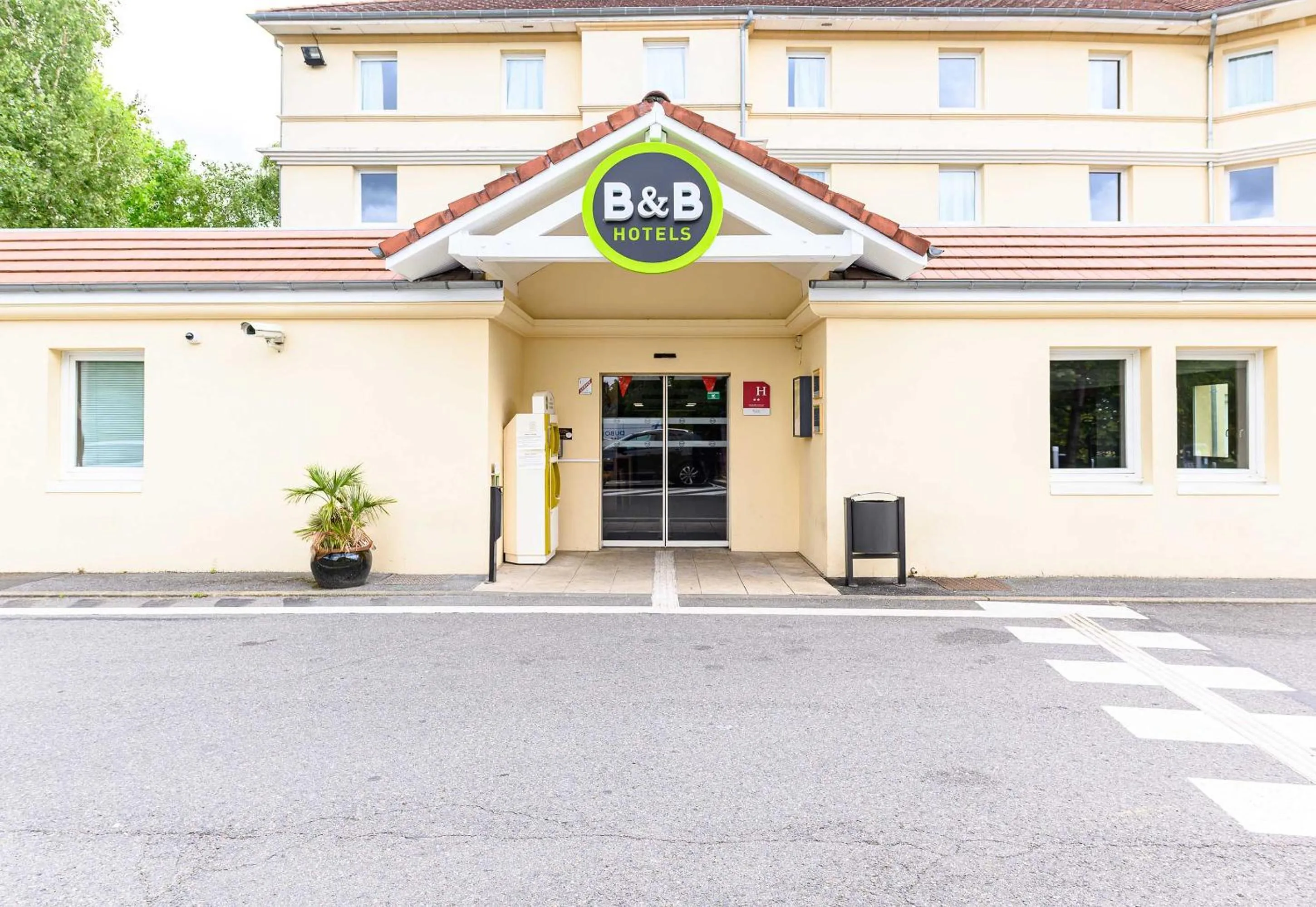 Property building in B&B HOTEL Marne-la-Vallée Bussy-Saint-Georges