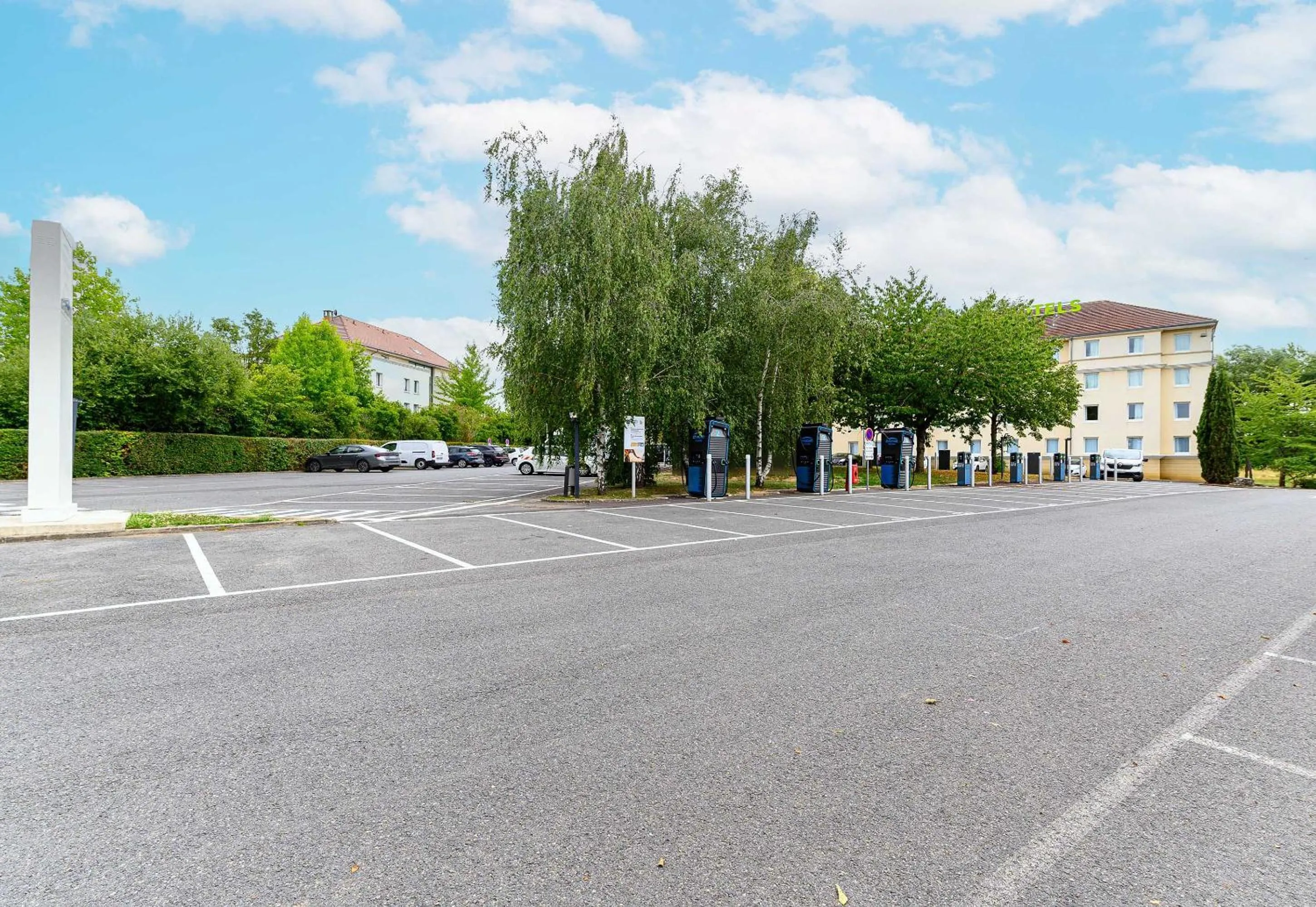 Parking in B&B HOTEL Marne-la-Vallée Bussy-Saint-Georges