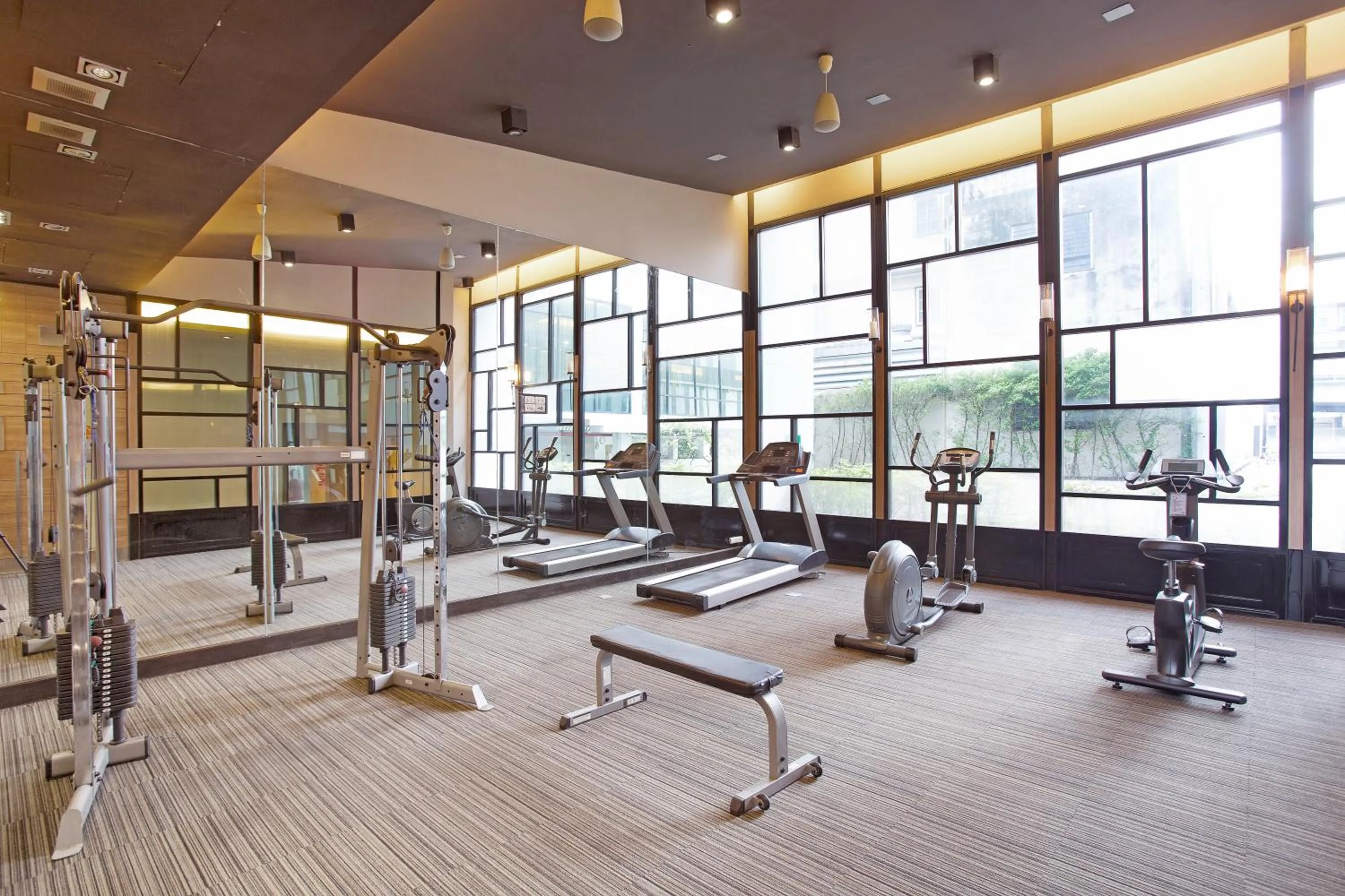 Fitness centre/facilities in Mida Hotel Ngamwongwan - SHA Plus